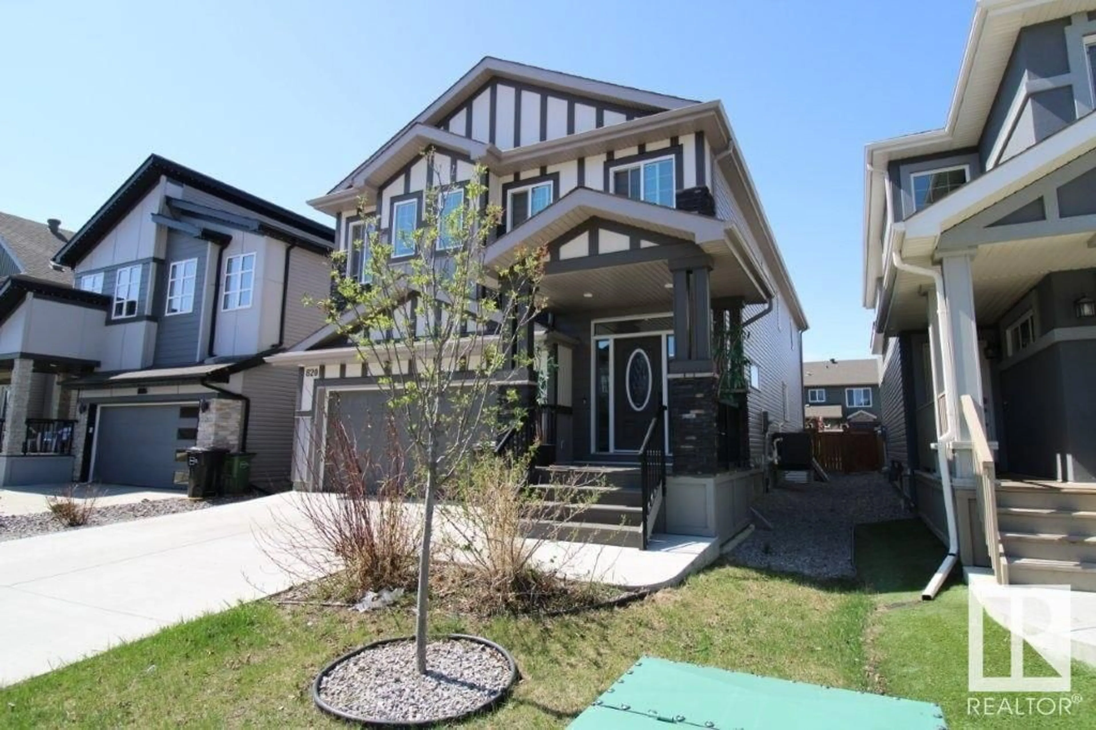 Home with vinyl exterior material, street for 820 177 ST, Edmonton Alberta T6W2X2