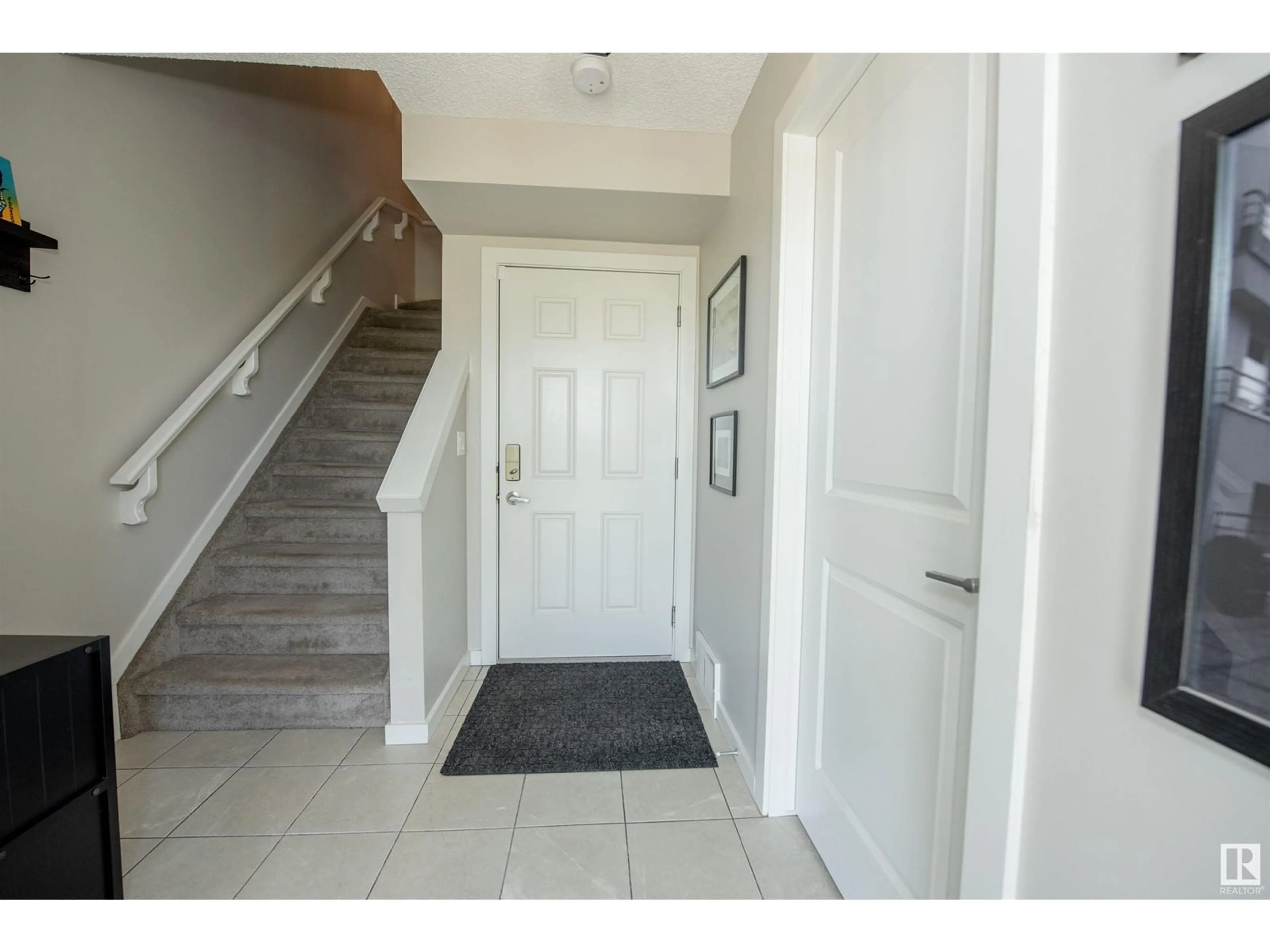 Indoor entryway for #6 - 3025 151 AV, Edmonton Alberta T5Y3W4