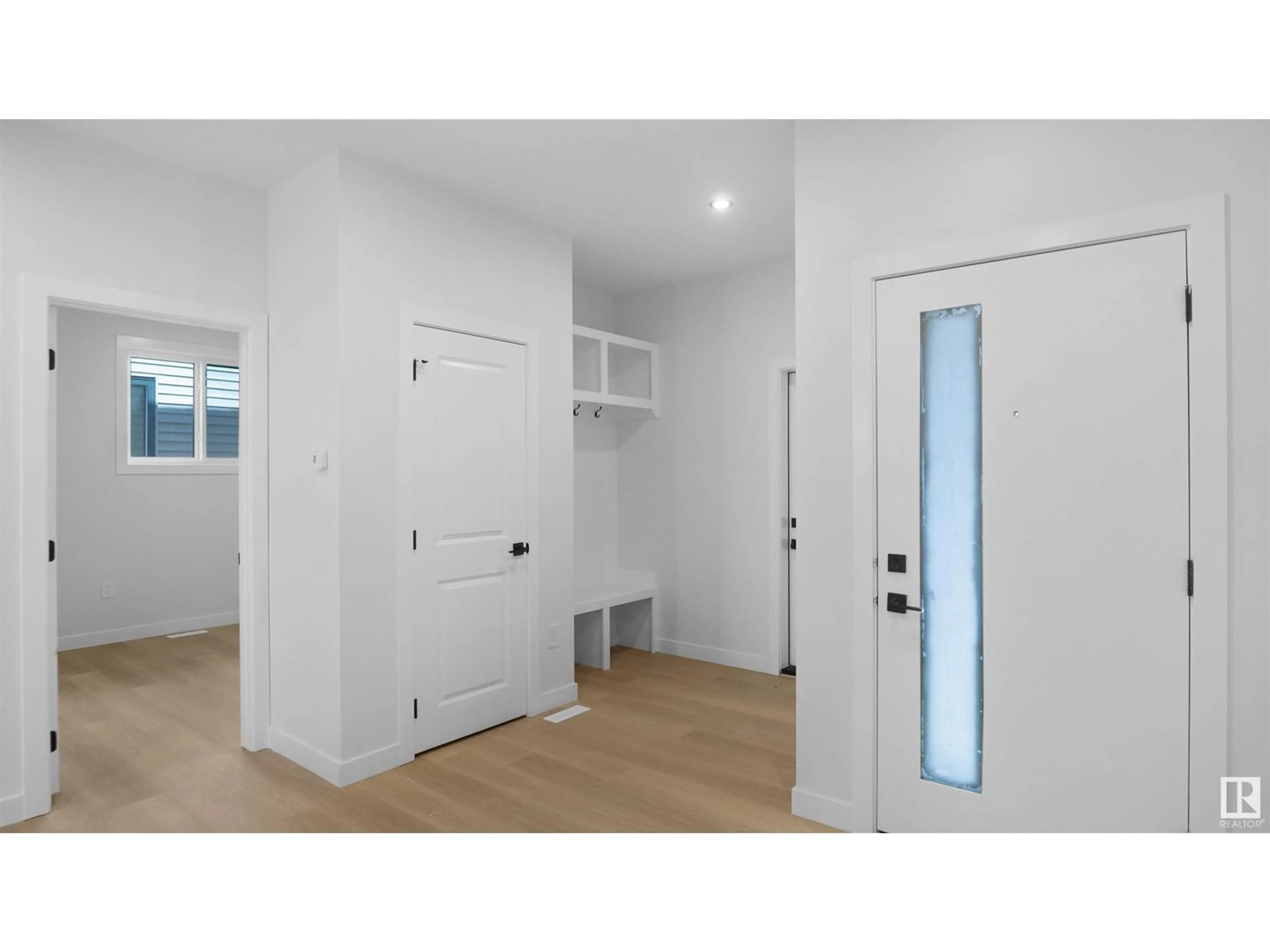 Indoor entryway for 10 TENUTO LINK, Spruce Grove Alberta T6X0Z3