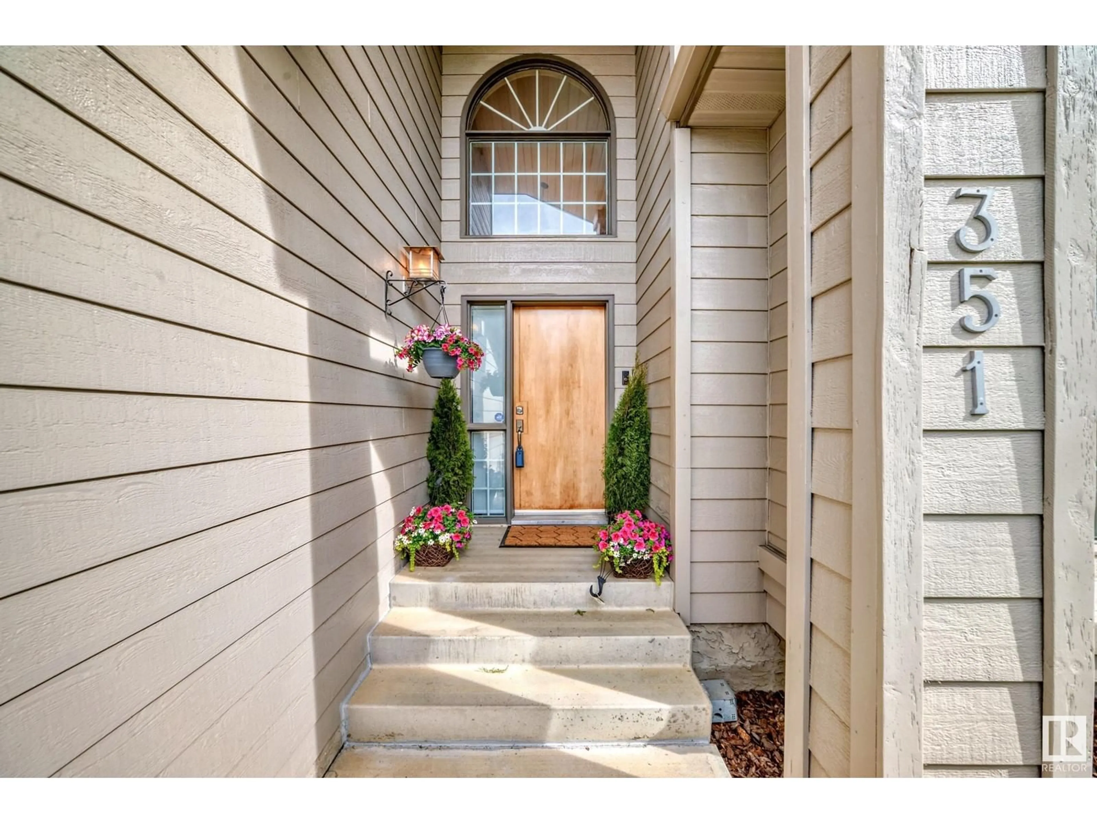 Indoor entryway for 351 BULYEA RD, Edmonton Alberta T6R2B1