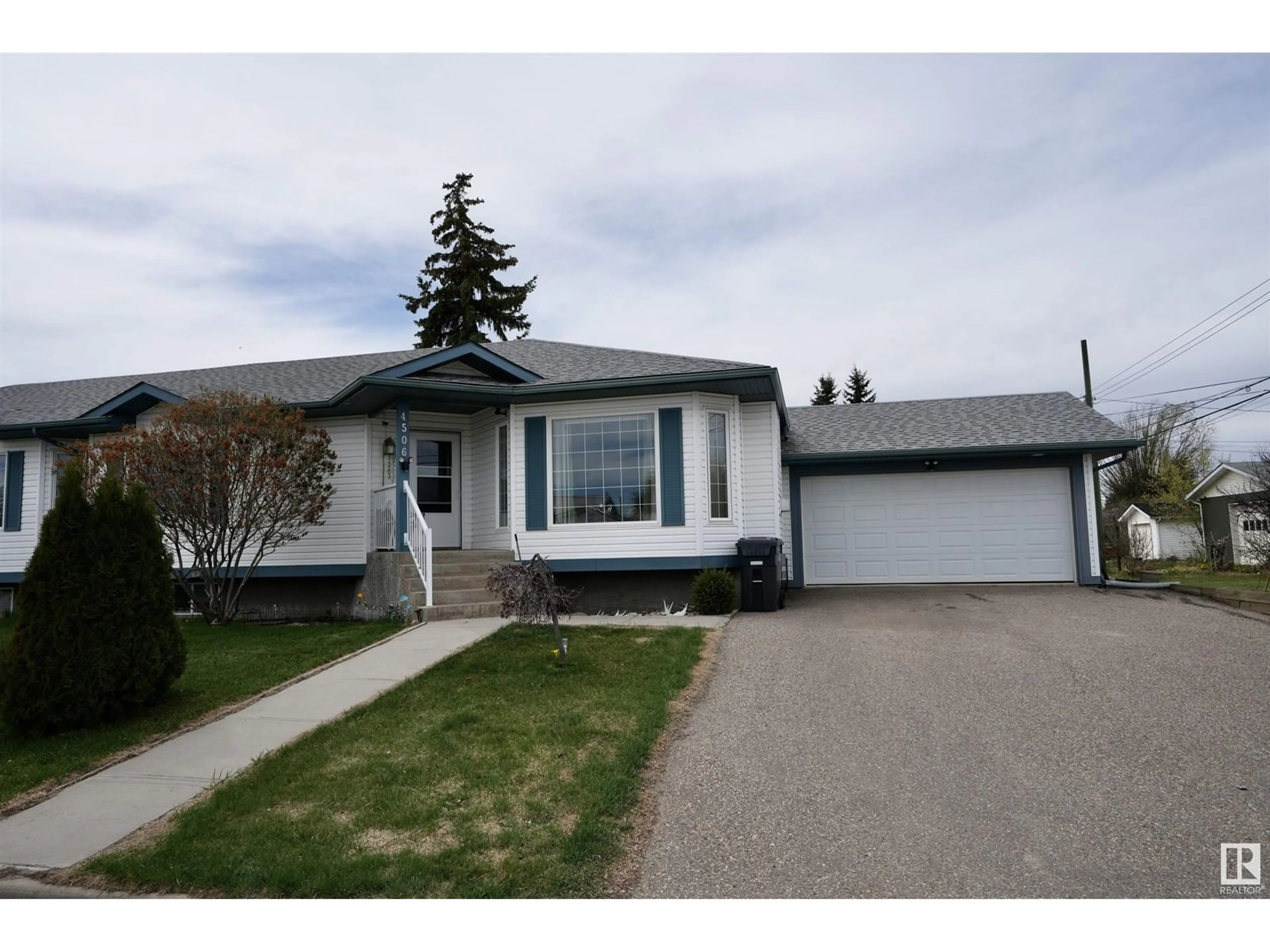 Home with vinyl exterior material, street for 4506&4502 50 ST, St. Paul Town Alberta T0A3A4
