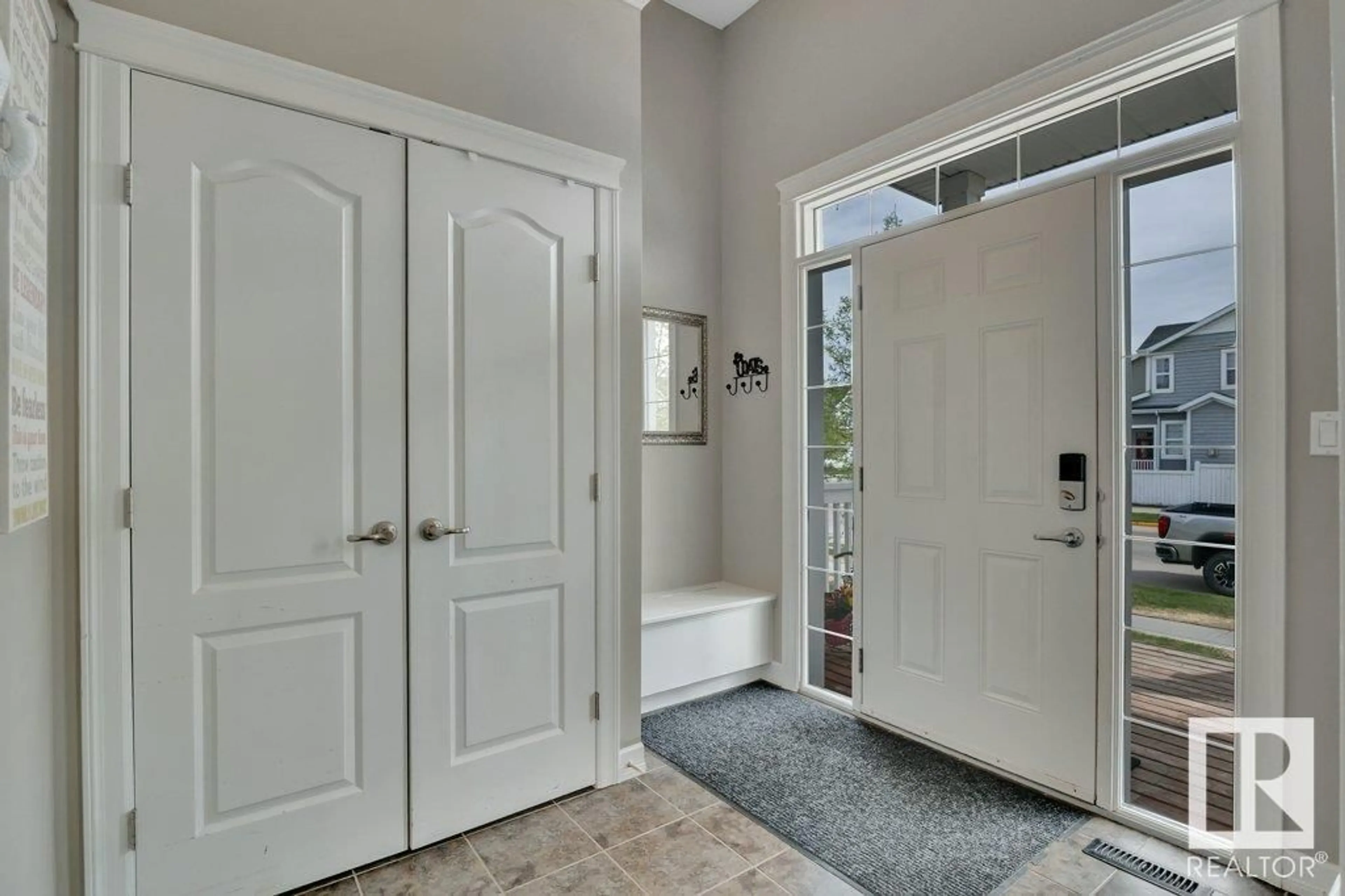 Indoor entryway for 364 SOUTHFORK DR, Leduc Alberta T9E0E6