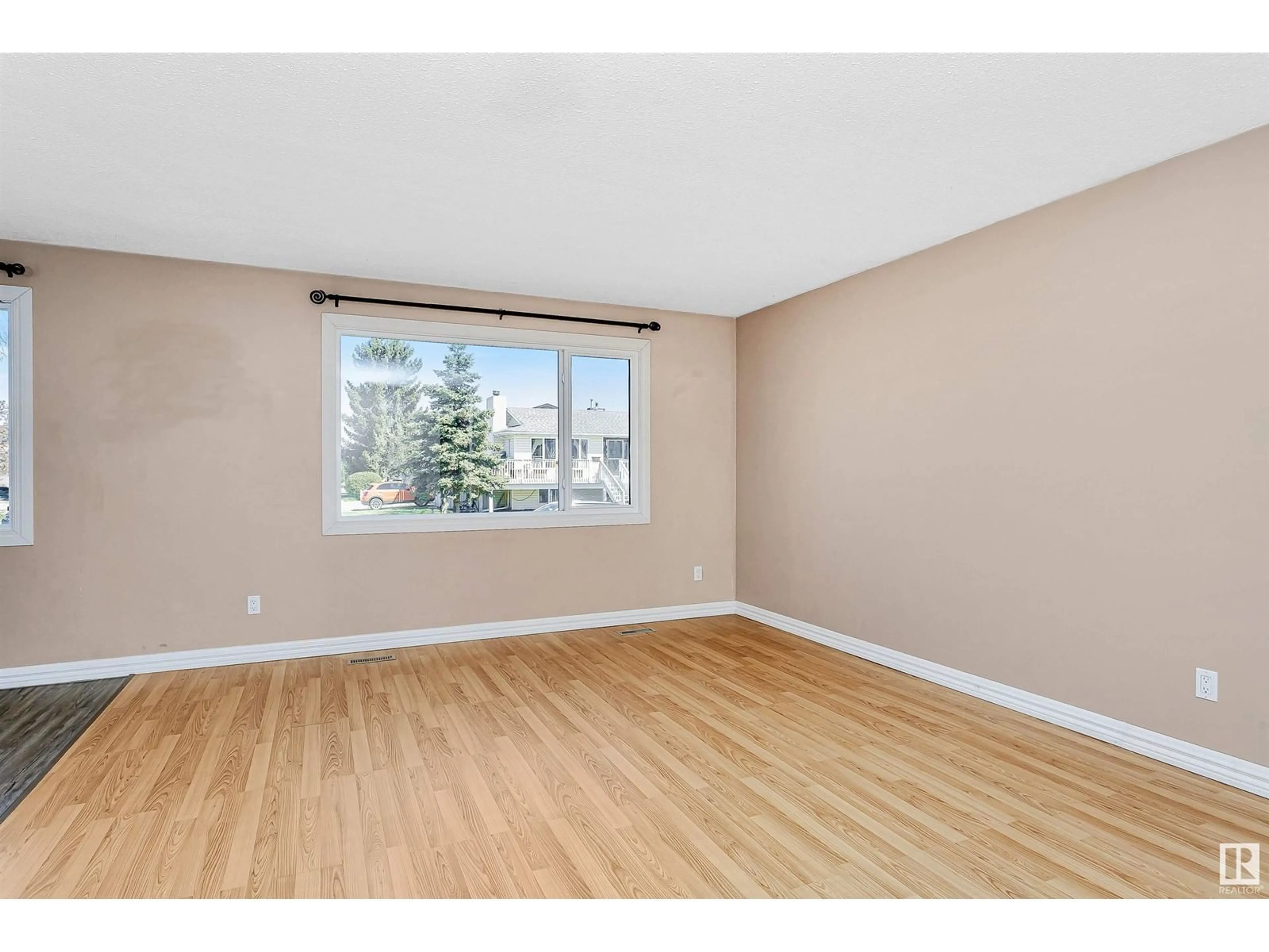 A pic of a room for 11519 138 AV, Edmonton Alberta T5X3P5