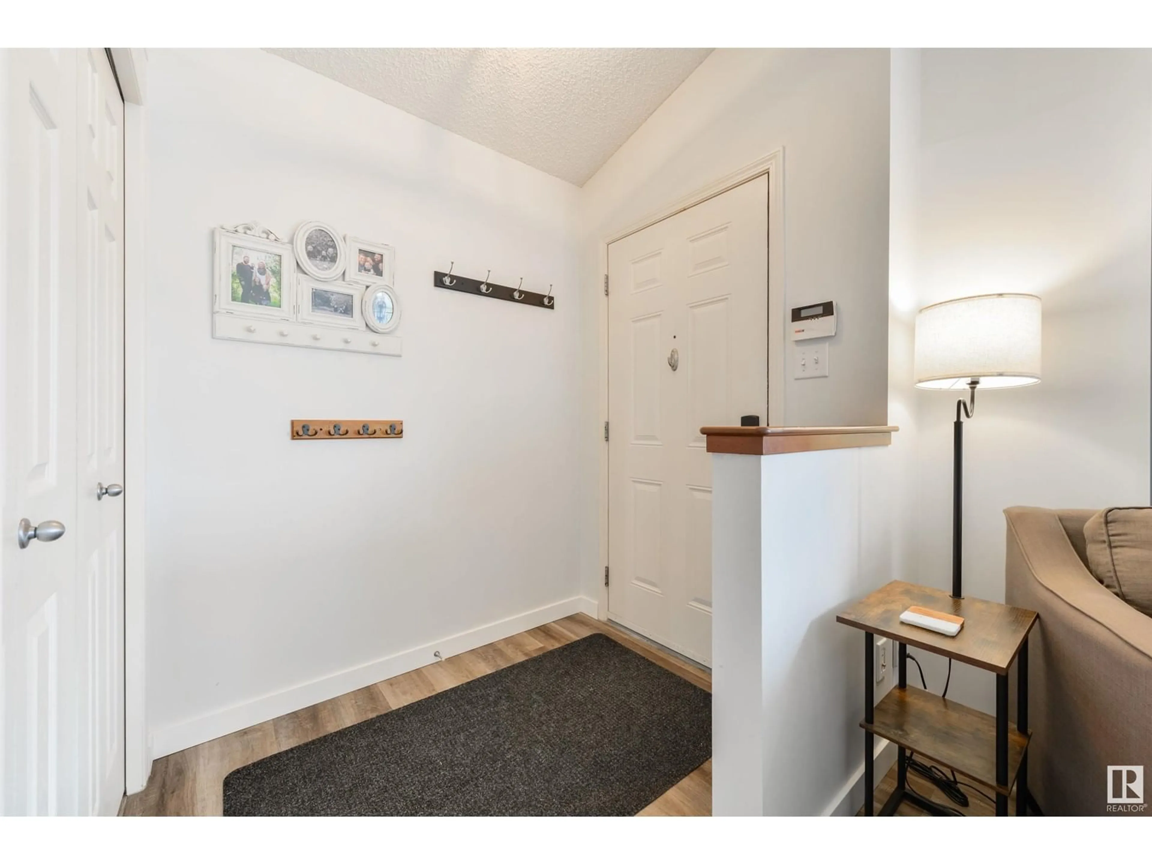 Indoor entryway for NW - 5868 SUTTER PL, Edmonton Alberta T6R3R2