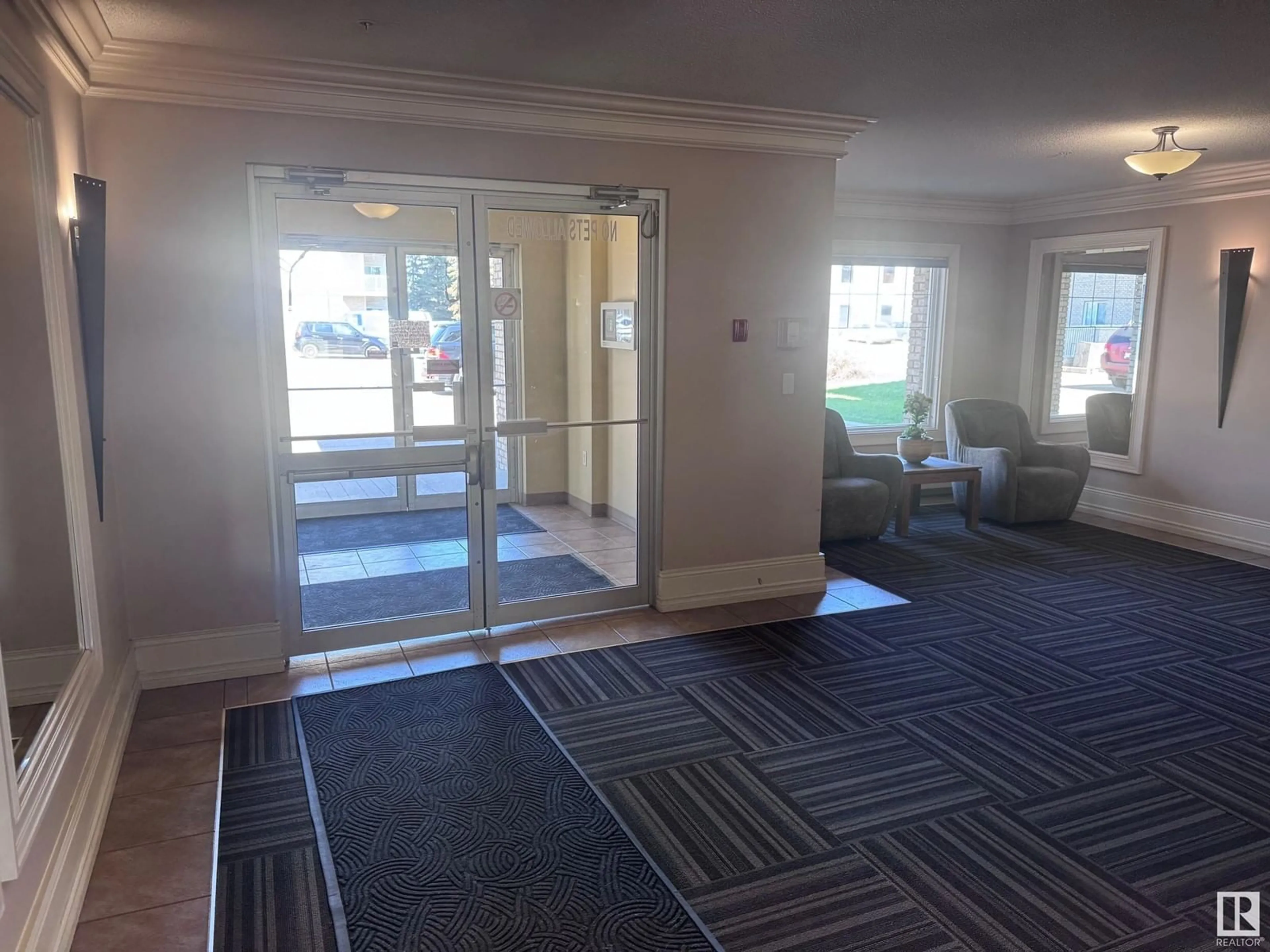 Indoor foyer for #207 - 16715 100 AV, Edmonton Alberta T5P4Z5