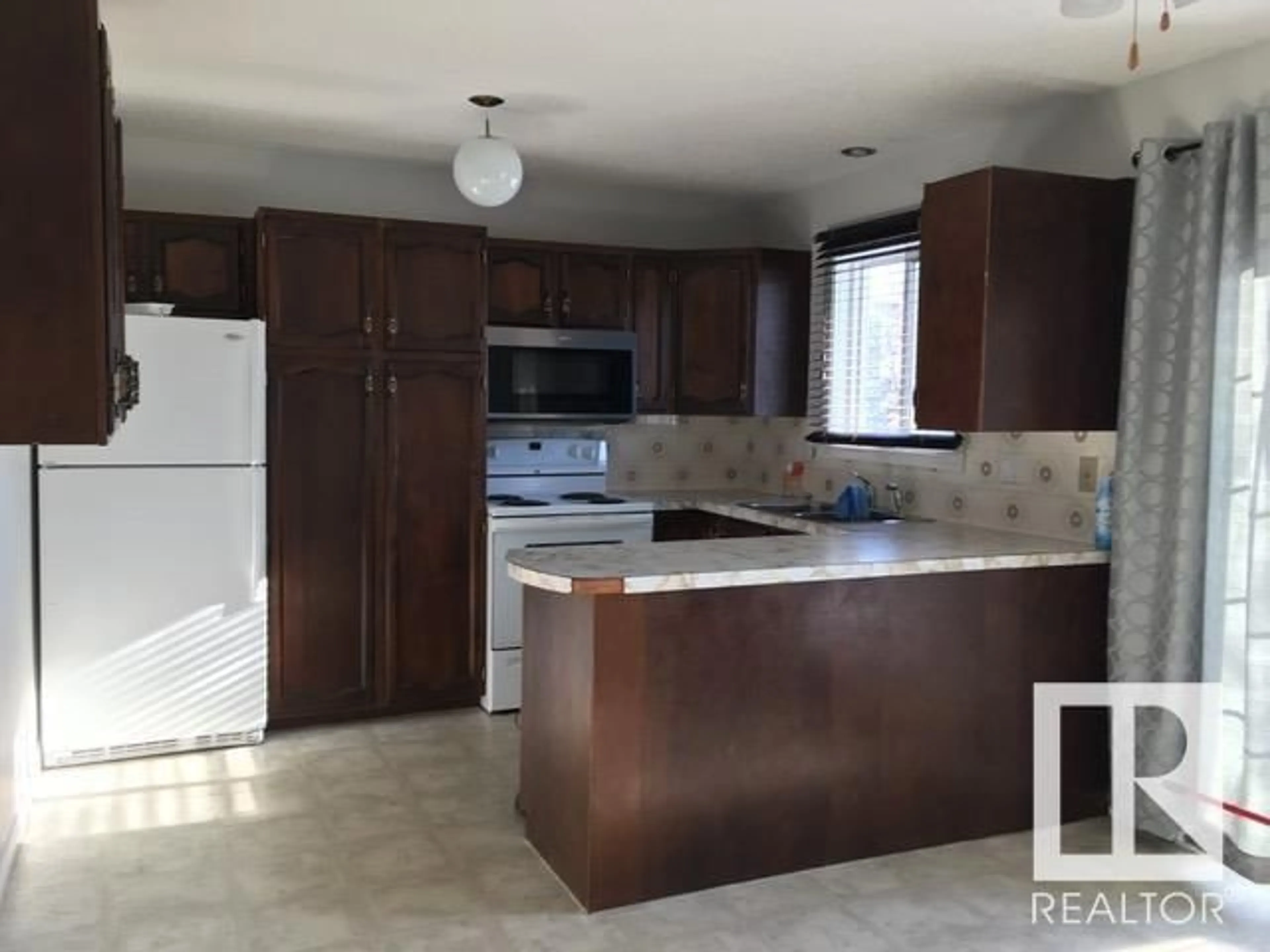 Open concept kitchen, unknown for 4404 44 AVE, Bonnyville Town Alberta T9N1W9