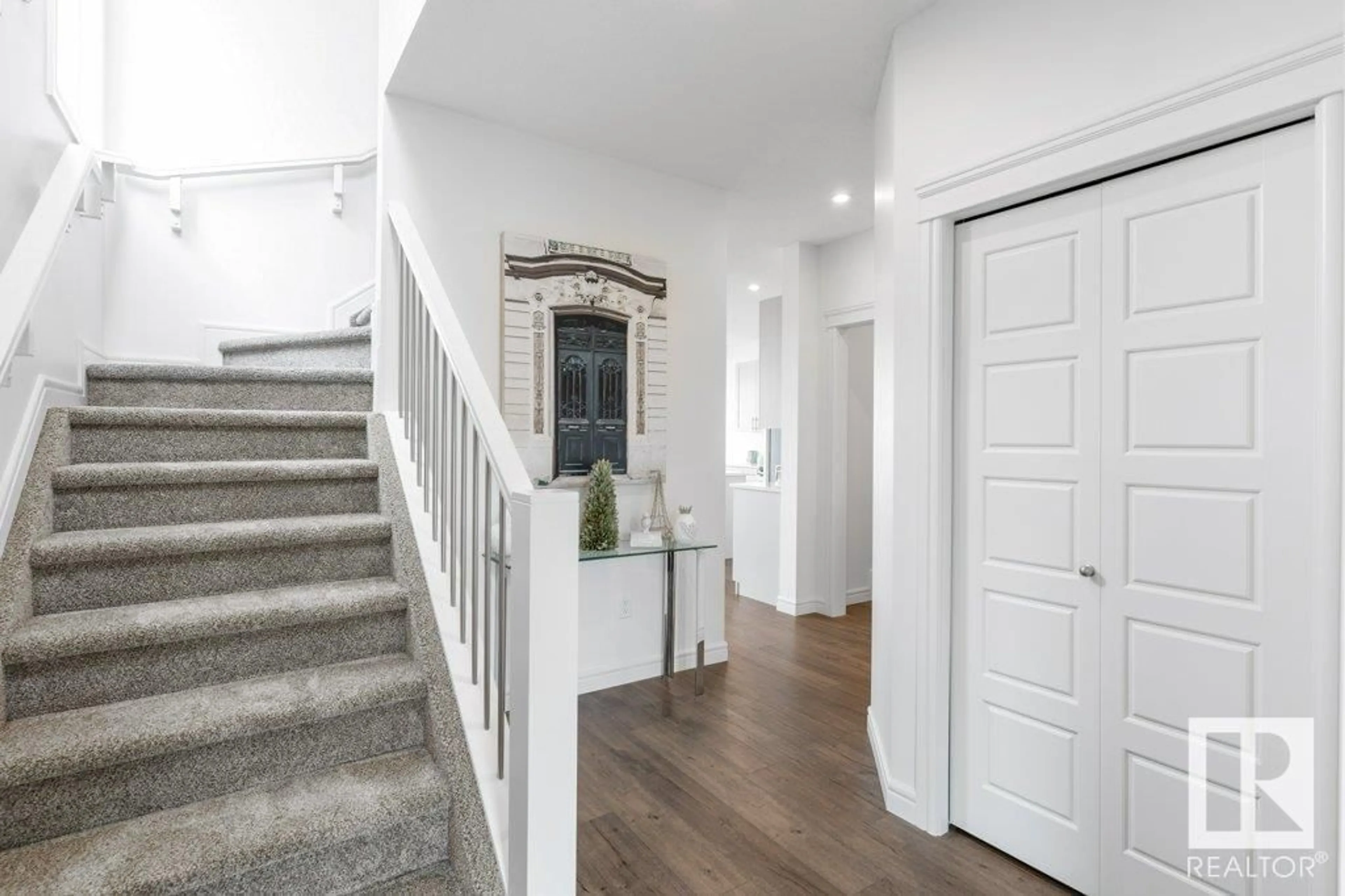 Indoor entryway for 70 JOYAL WY, St. Albert Alberta T8N7V5