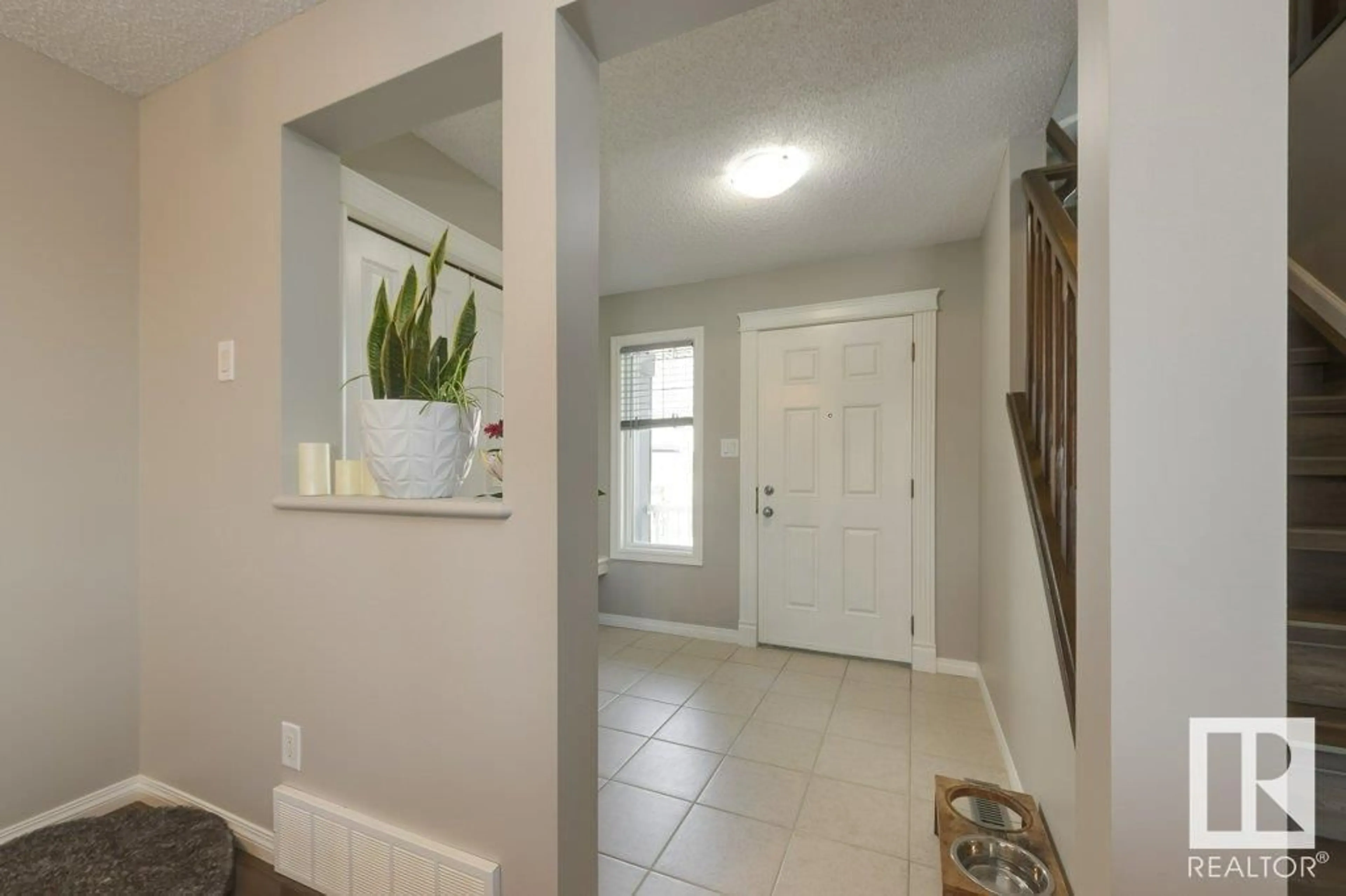Indoor entryway for NW - 8739 178 AV, Edmonton Alberta T5Z0B8
