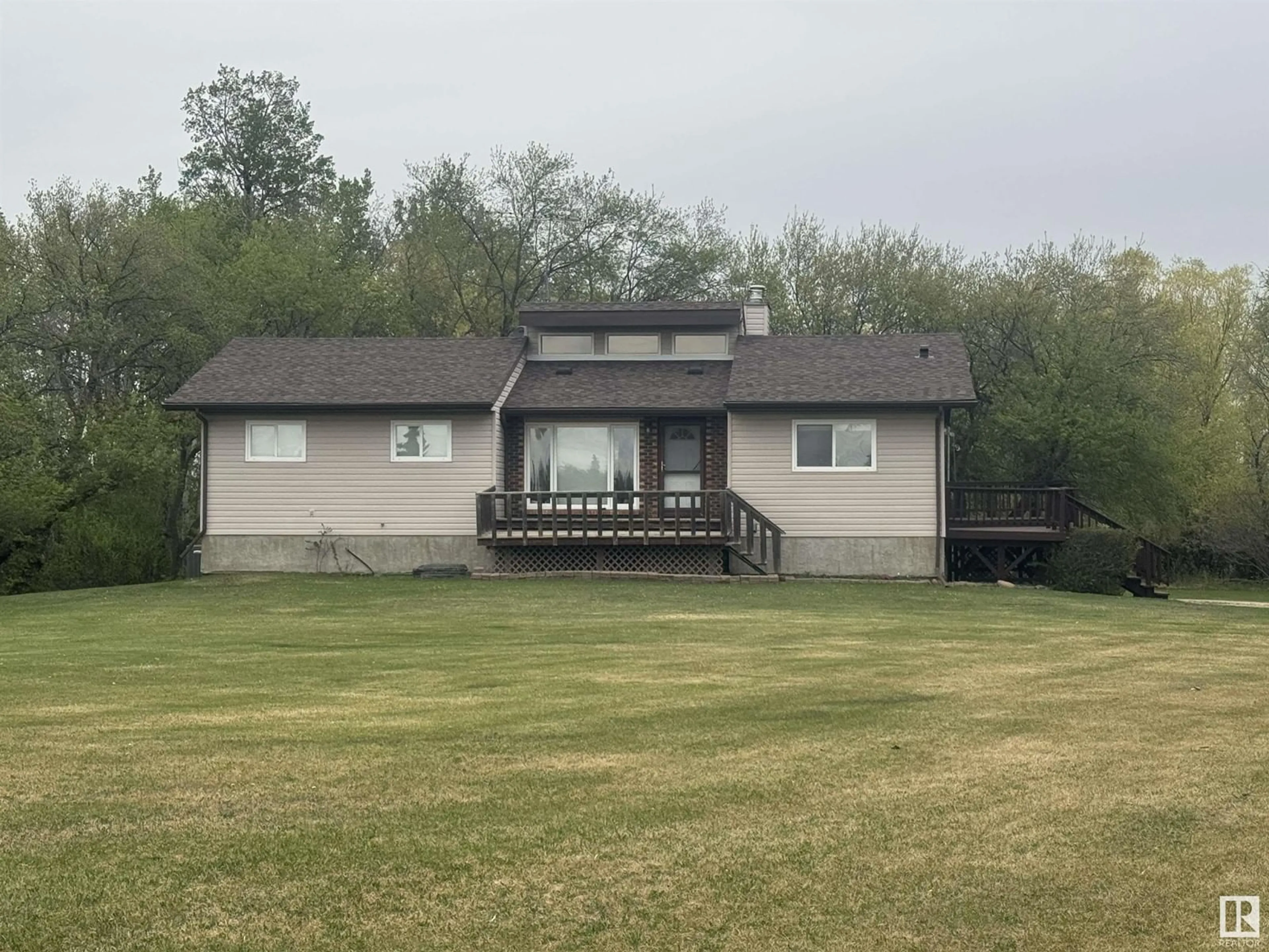 A pic from outside/outdoor area/front of a property/back of a property/a pic from drone, unknown for 59025 RR 270, Rural Westlock County Alberta T0G1W0