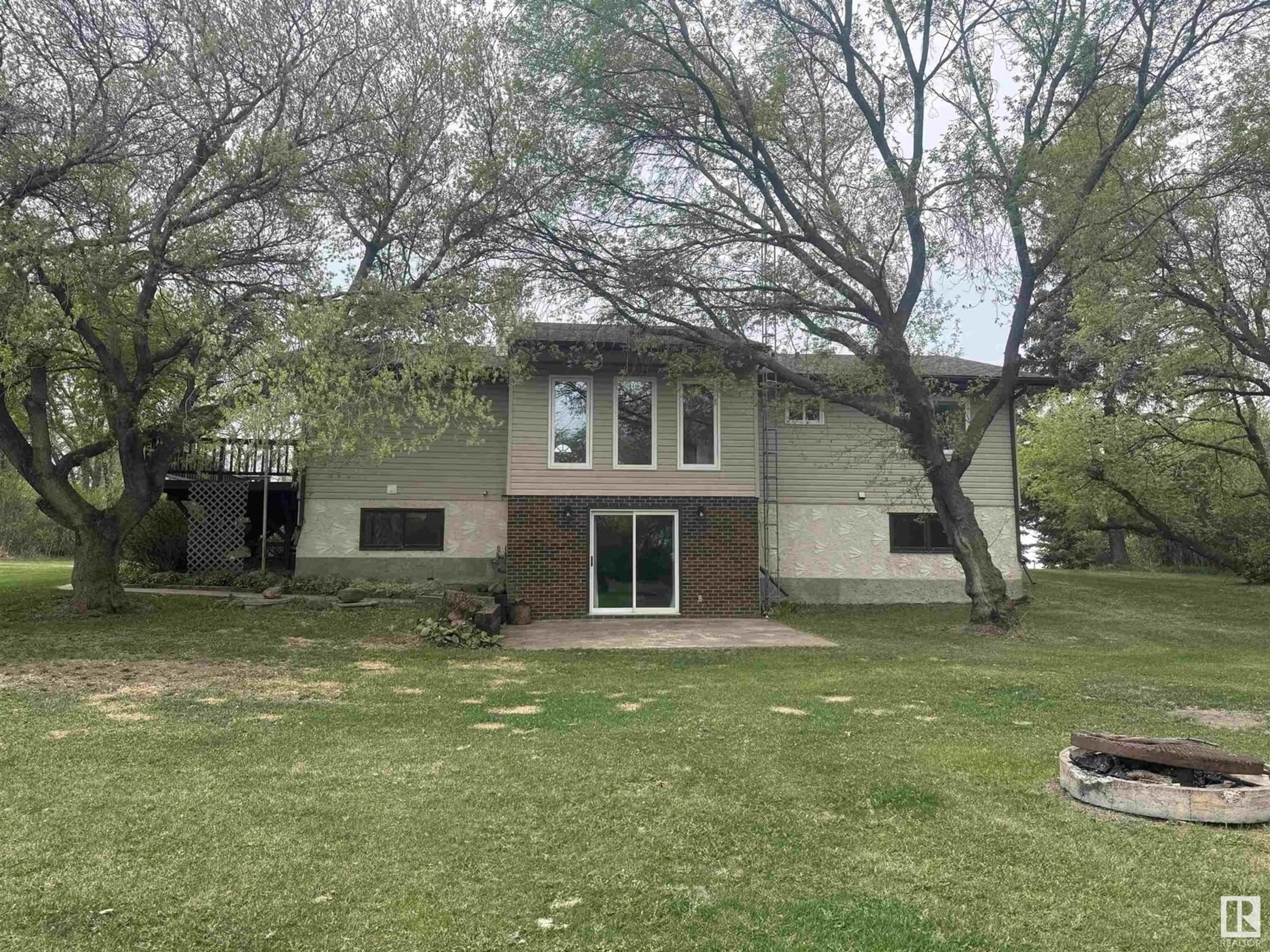 A pic from outside/outdoor area/front of a property/back of a property/a pic from drone, unknown for 59025 RR 270, Rural Westlock County Alberta T0G1W0