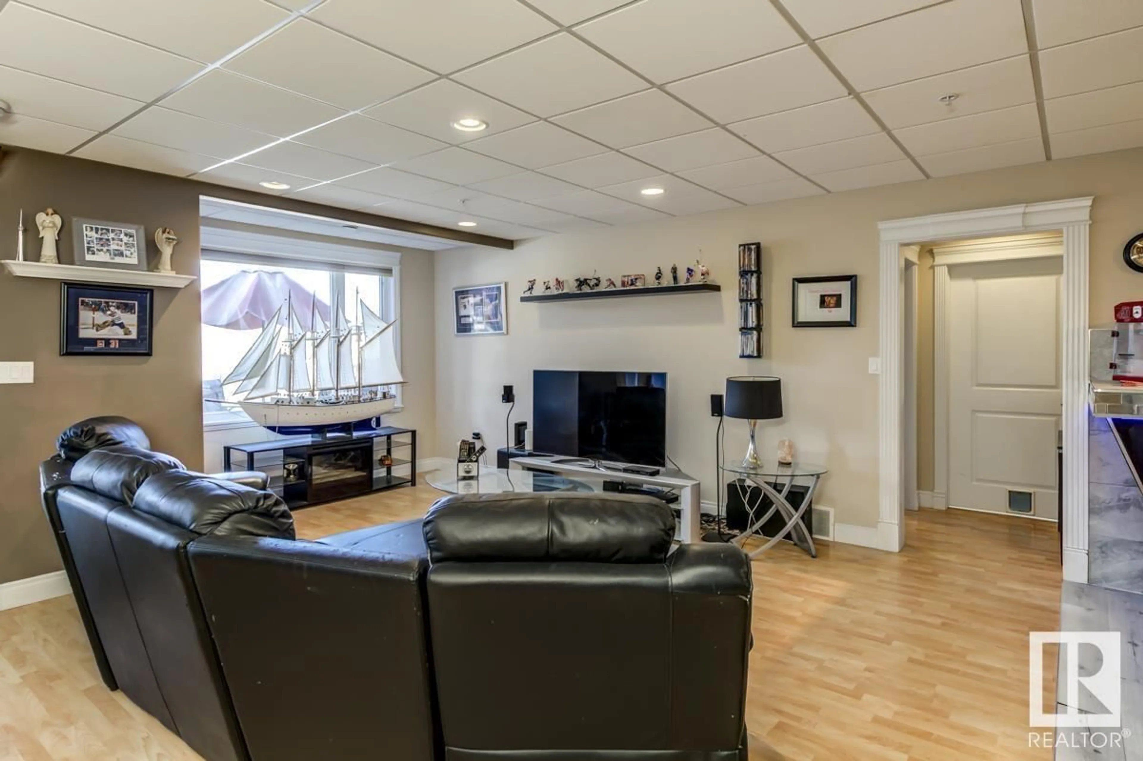 Living room with furniture, unknown for 56 RGE ROAD 263, Rural Parkland County Alberta T7X3G2