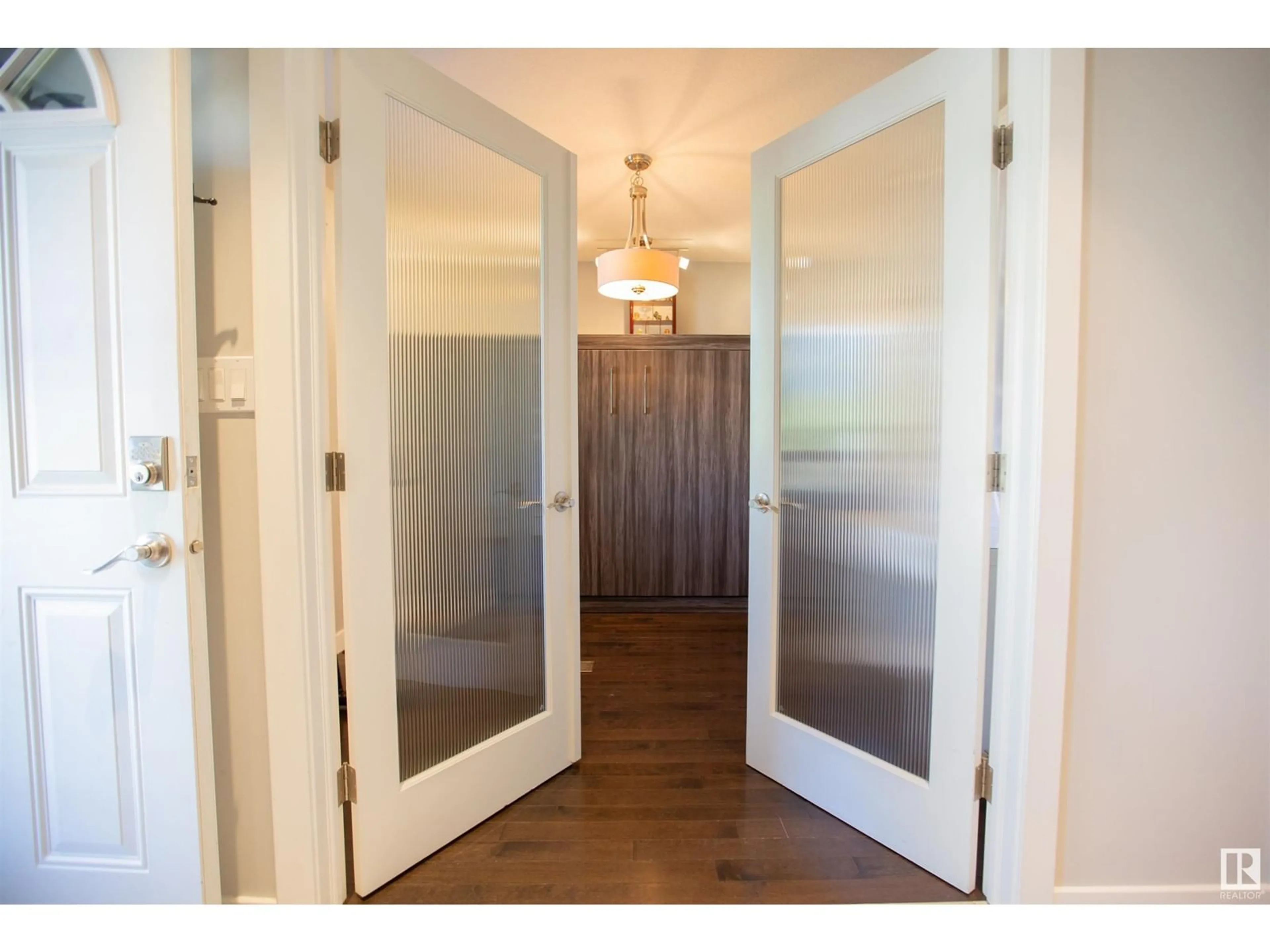 Indoor entryway for #10 - 3111 142 AV, Edmonton Alberta T5Y2H6