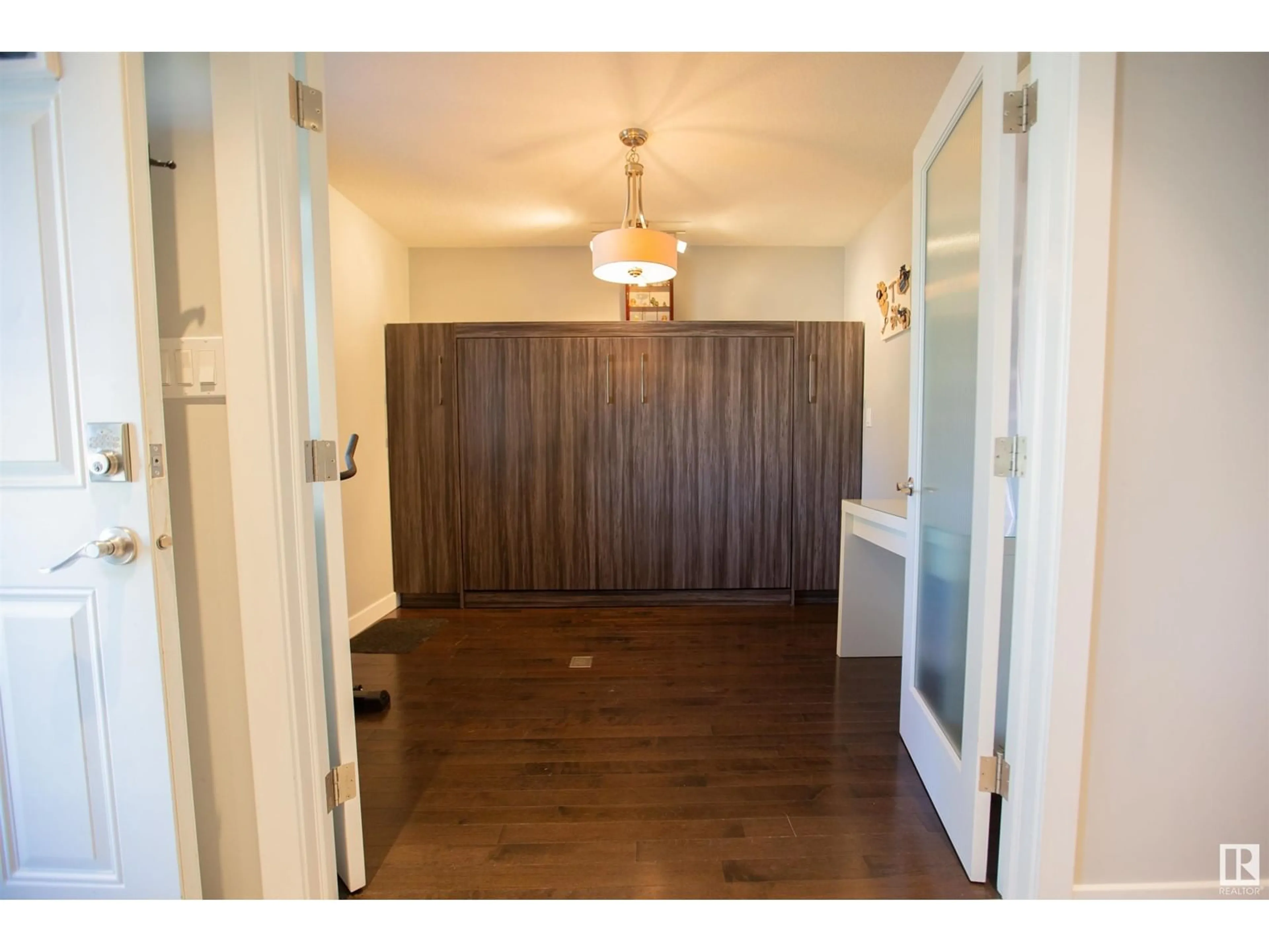 Indoor entryway for #10 - 3111 142 AV, Edmonton Alberta T5Y2H6