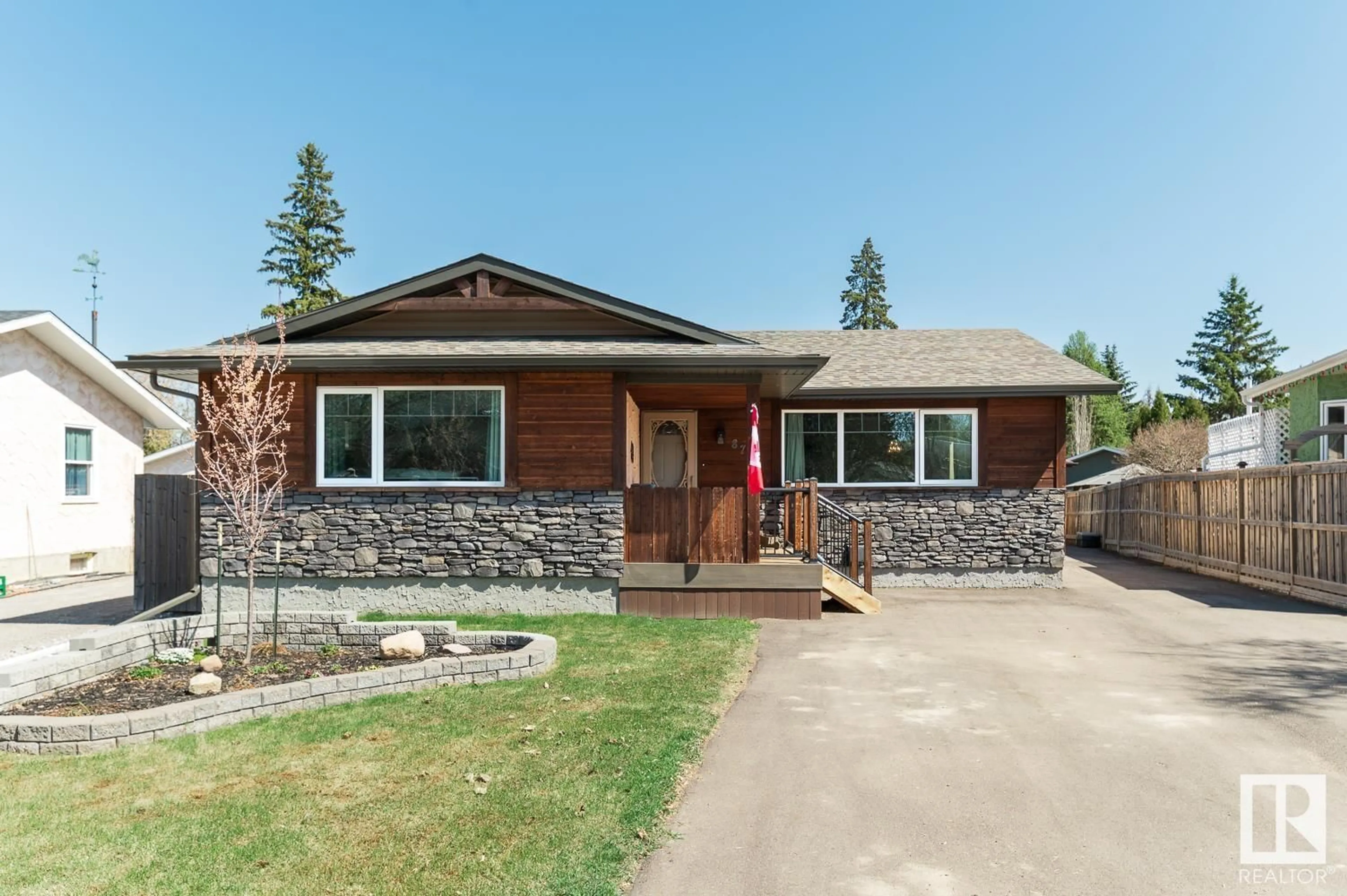 Home with vinyl exterior material, street for 87 UMBACH RD, Stony Plain Alberta T7Z1G2