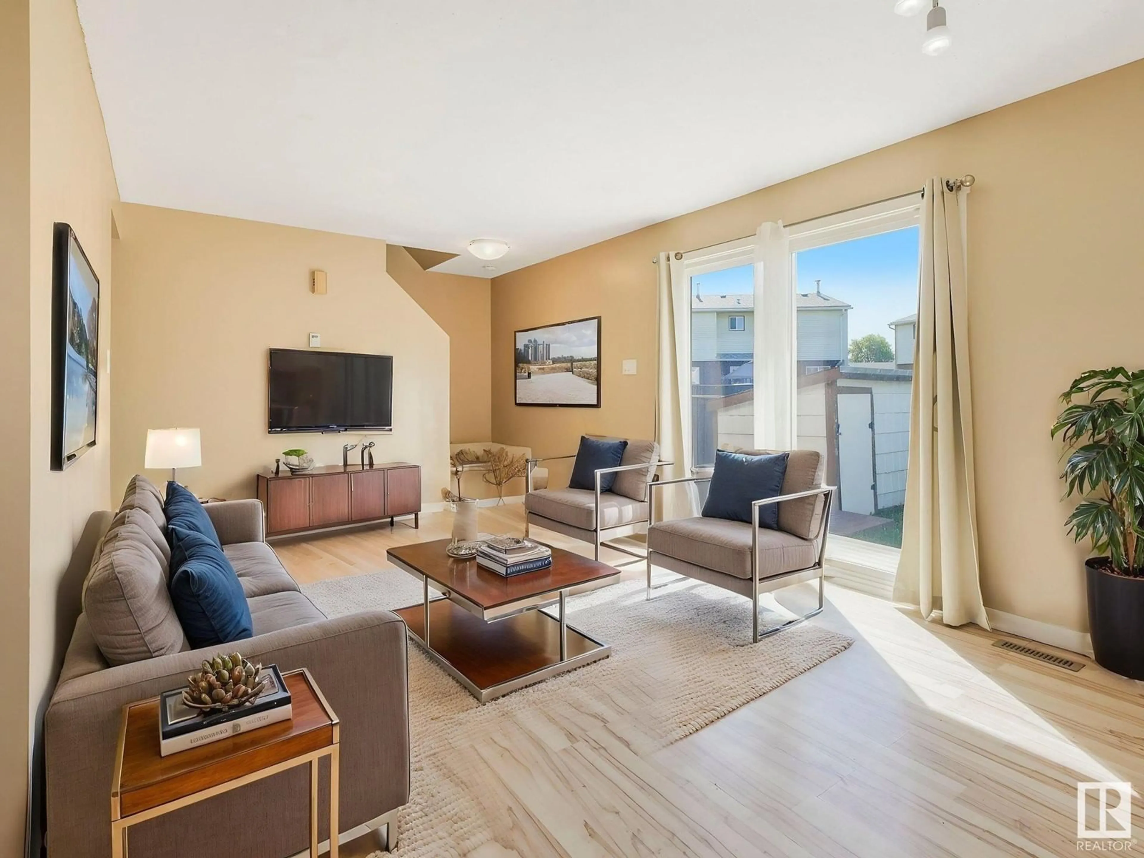 Living room with furniture, unknown for 223 HARRISON DR, Edmonton Alberta T5A2X5