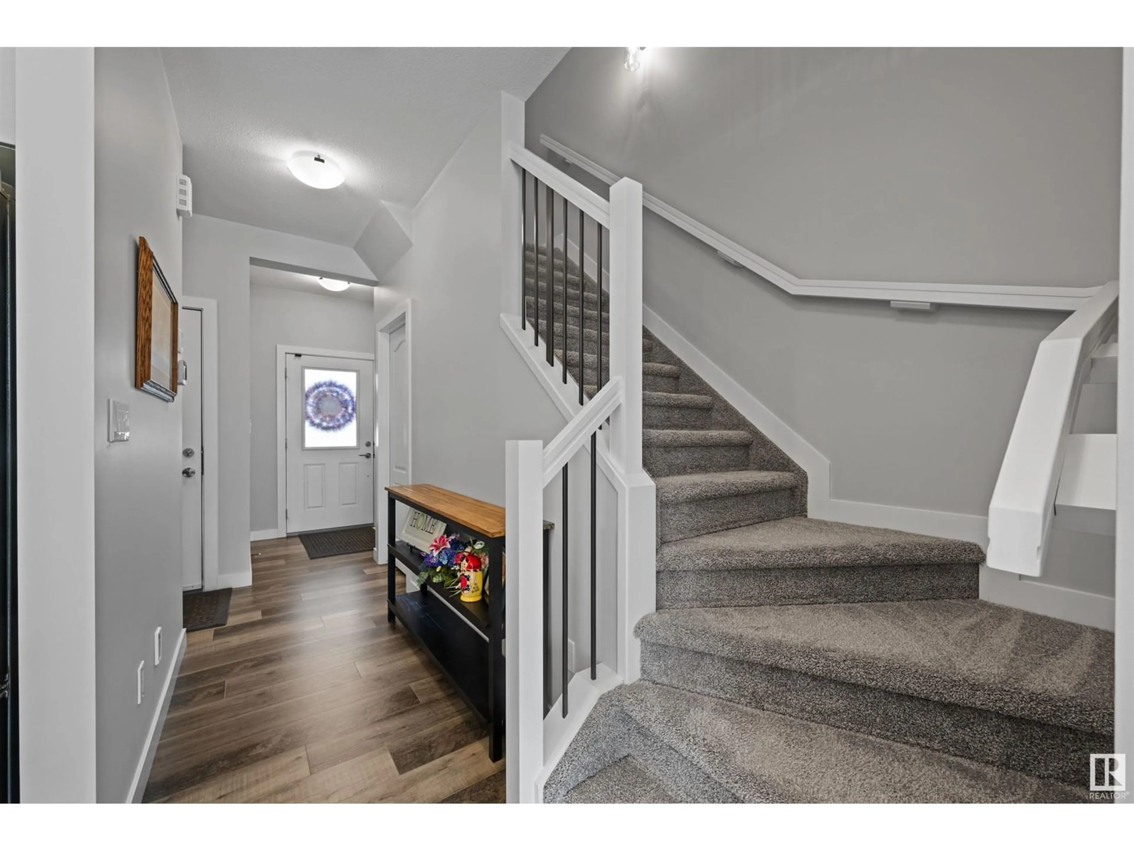Indoor entryway for 87 GARNEAU GA, Spruce Grove Alberta T7X0Z7