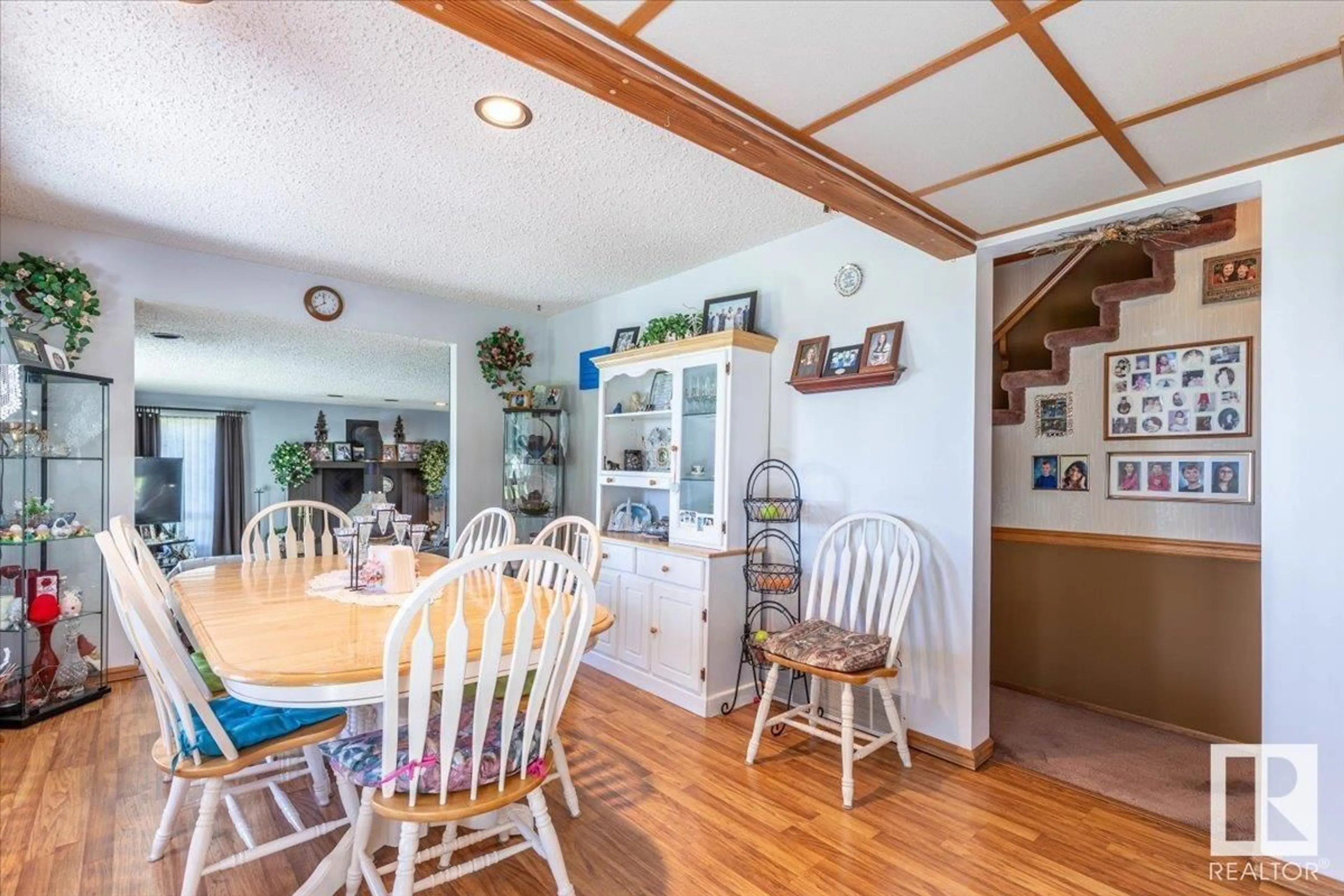 Dining room, wood/laminate floor for 48440 RGE ROAD 273, Rural Leduc County Alberta T0C0V0