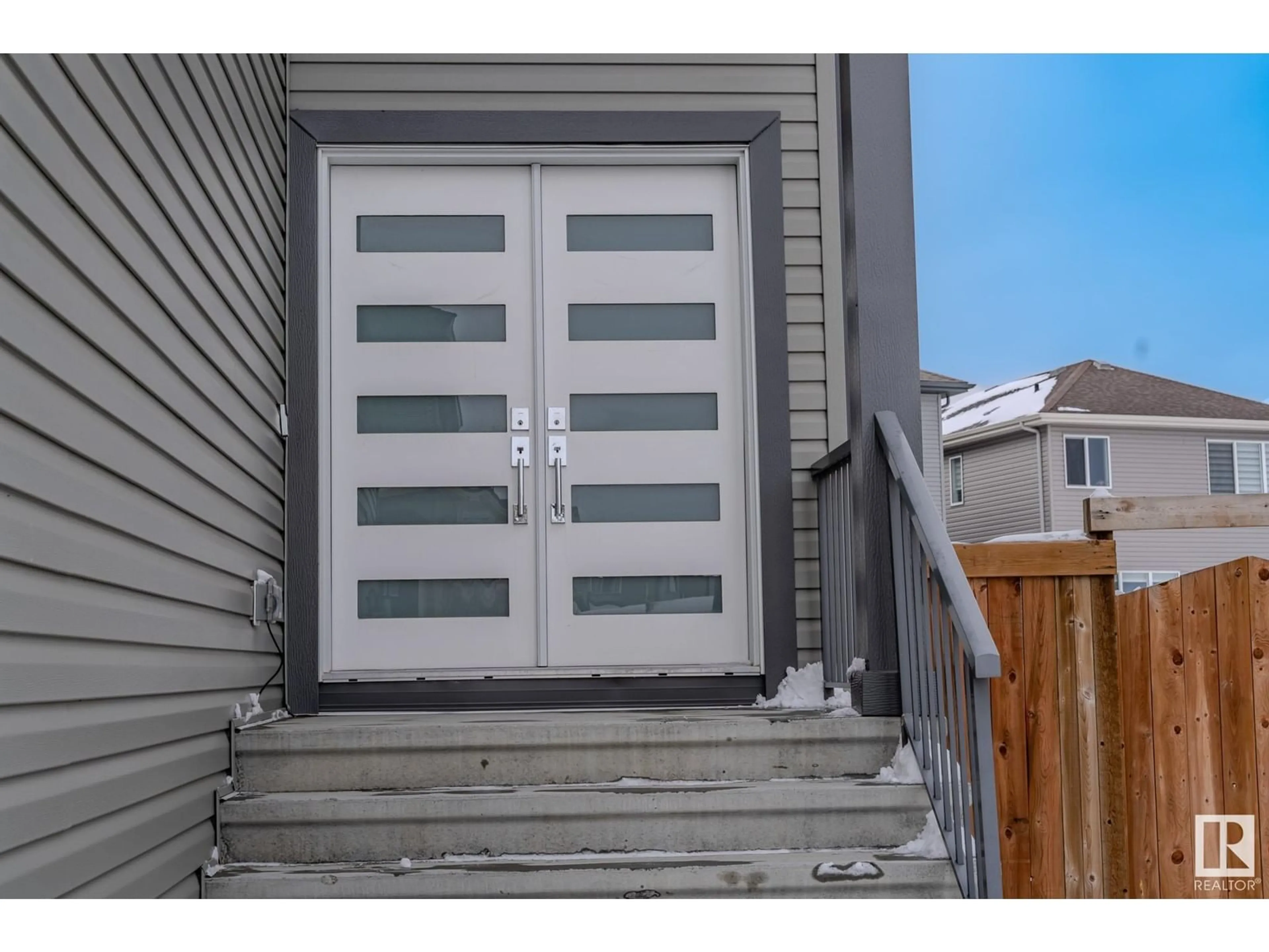 Indoor entryway for 1492 25 STREET, Edmonton Alberta T6T2L3