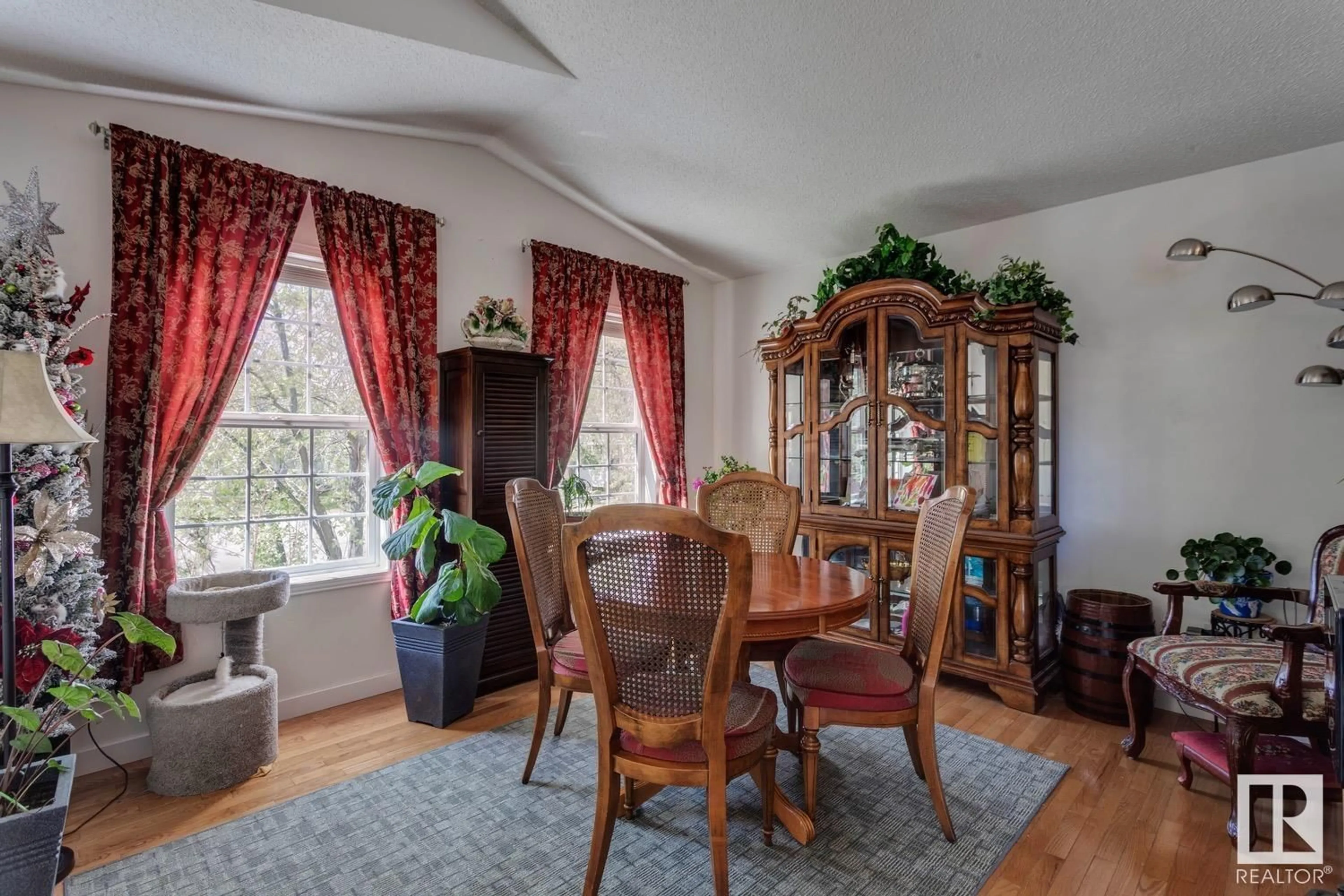 Dining room, wood/laminate floor for NW - 15059 133 ST, Edmonton Alberta T6V1K9