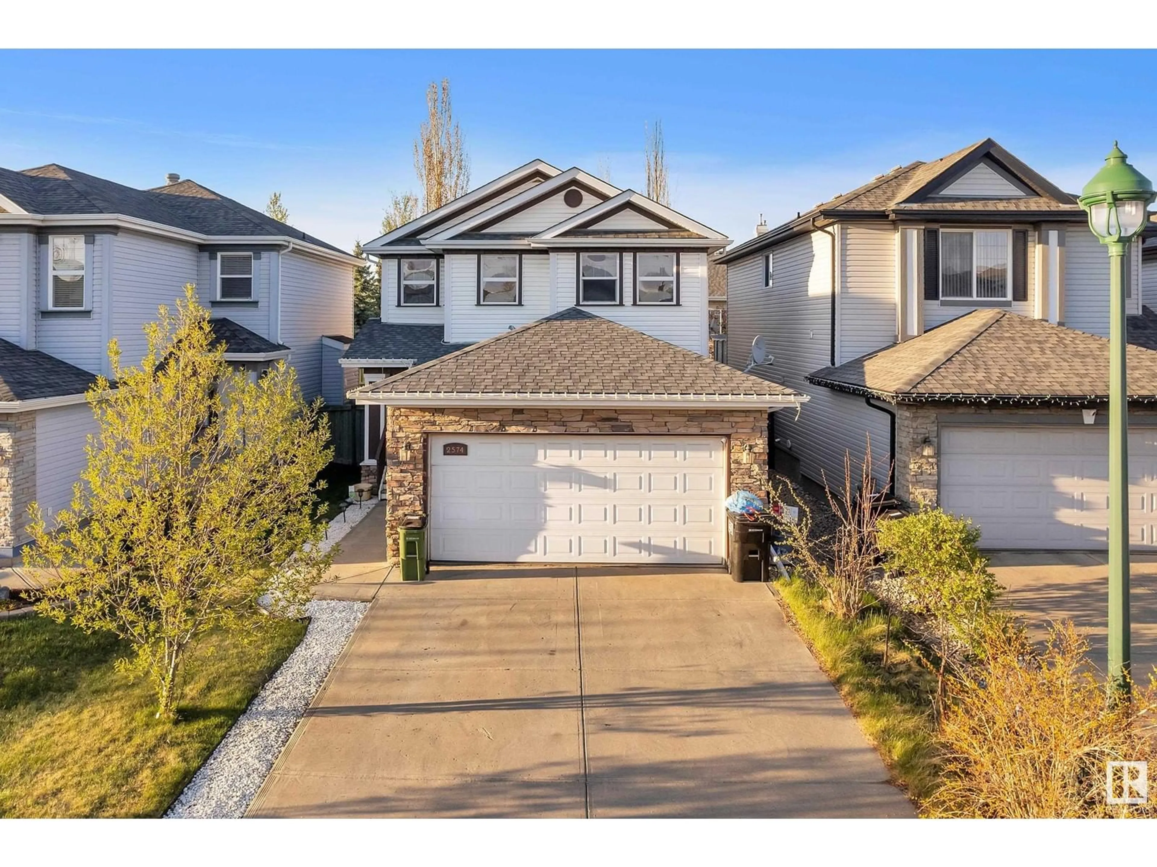 A pic from outside/outdoor area/front of a property/back of a property/a pic from drone, street for 2574 HANNA CR, Edmonton Alberta T6R3P7