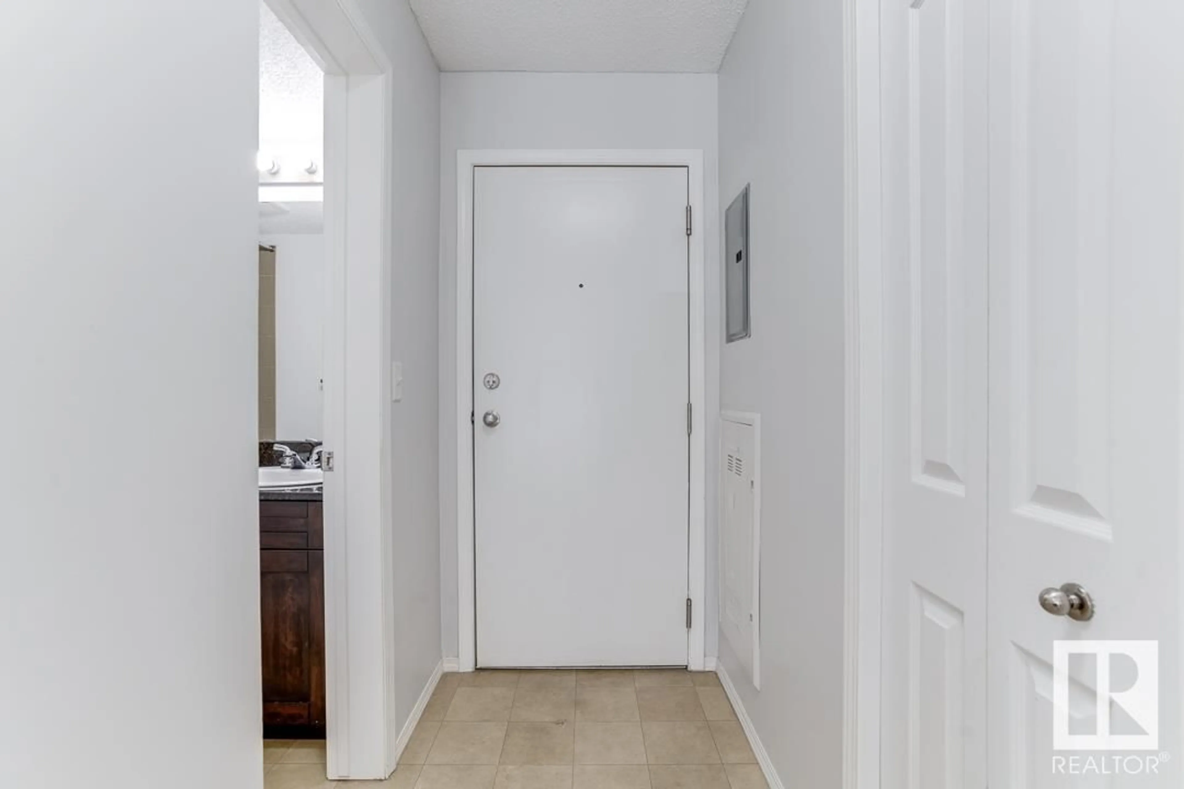 Indoor entryway for #111 - 534 WATT BV, Edmonton Alberta T6X1P7
