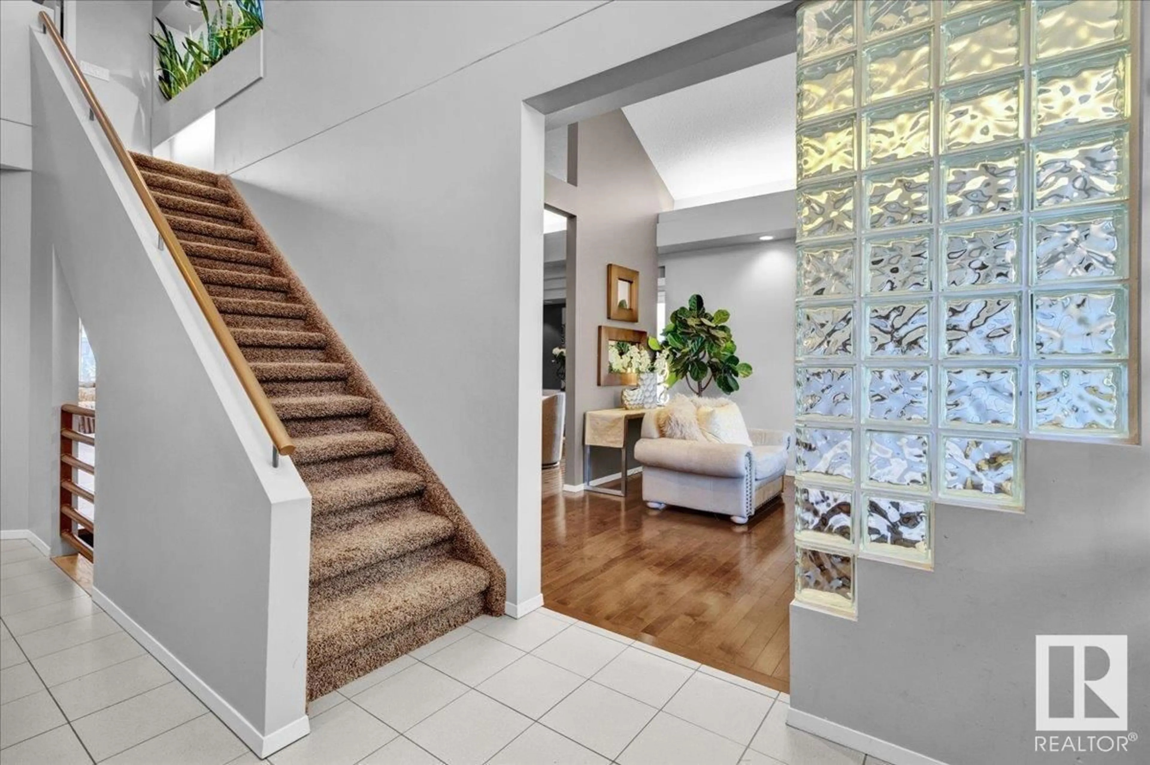 Indoor entryway for 168 WEAVER DR, Edmonton Alberta T6M2K3