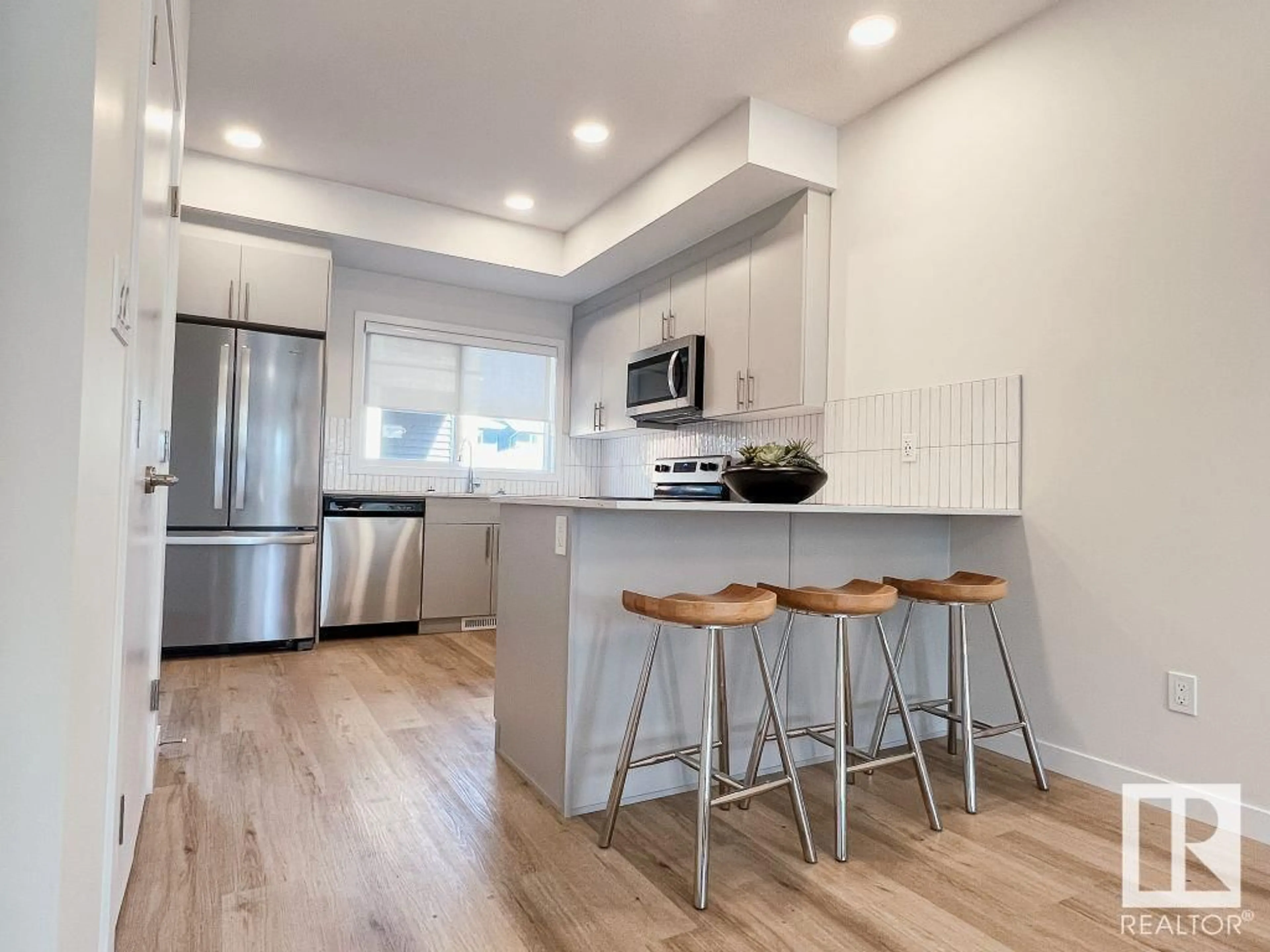 Open concept kitchen, wood/laminate floor for 124 GARNEAU GA, Spruce Grove Alberta T7X0M6