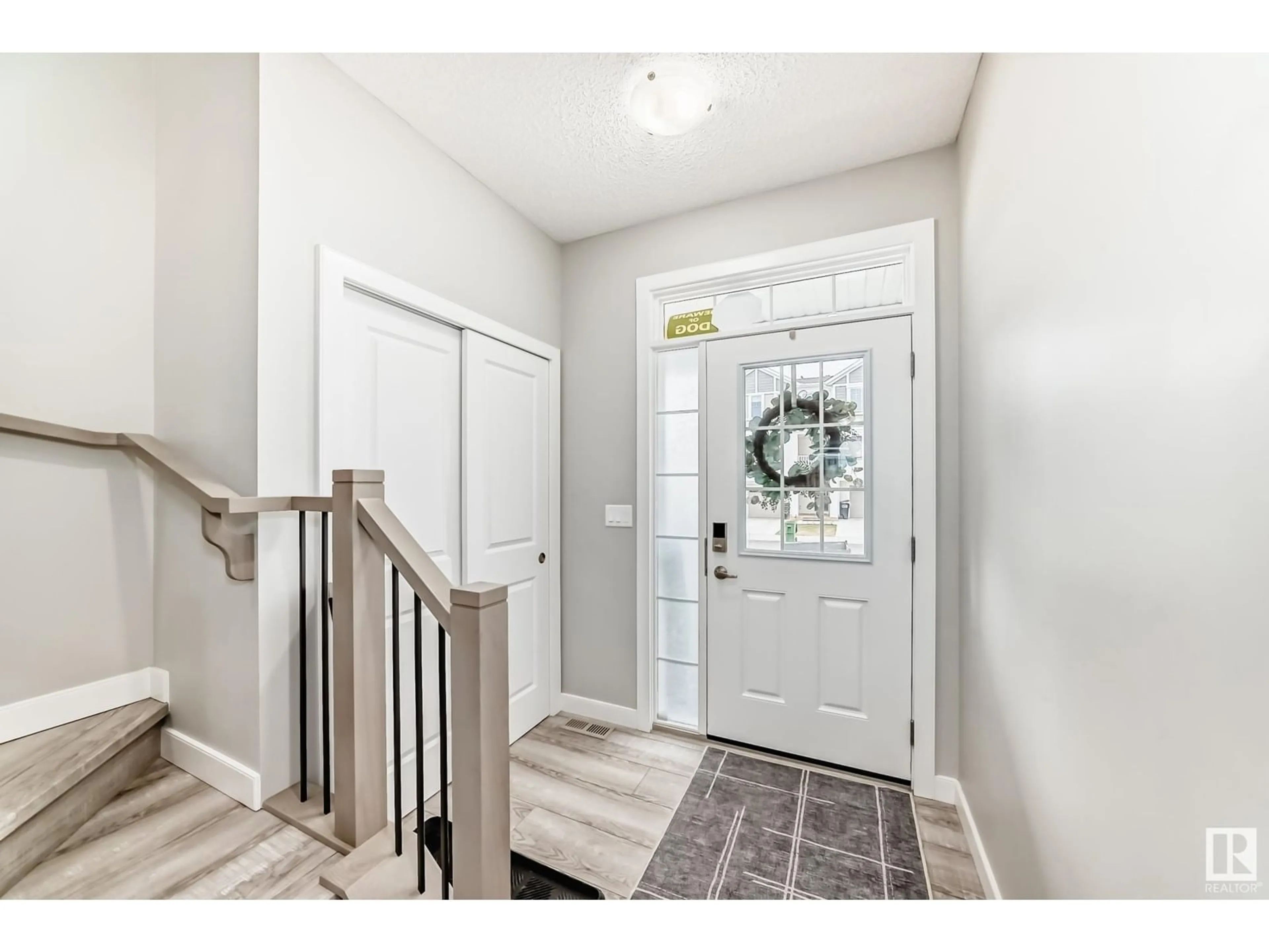 Indoor entryway for 20512 22 AV, Edmonton Alberta T6M1N1