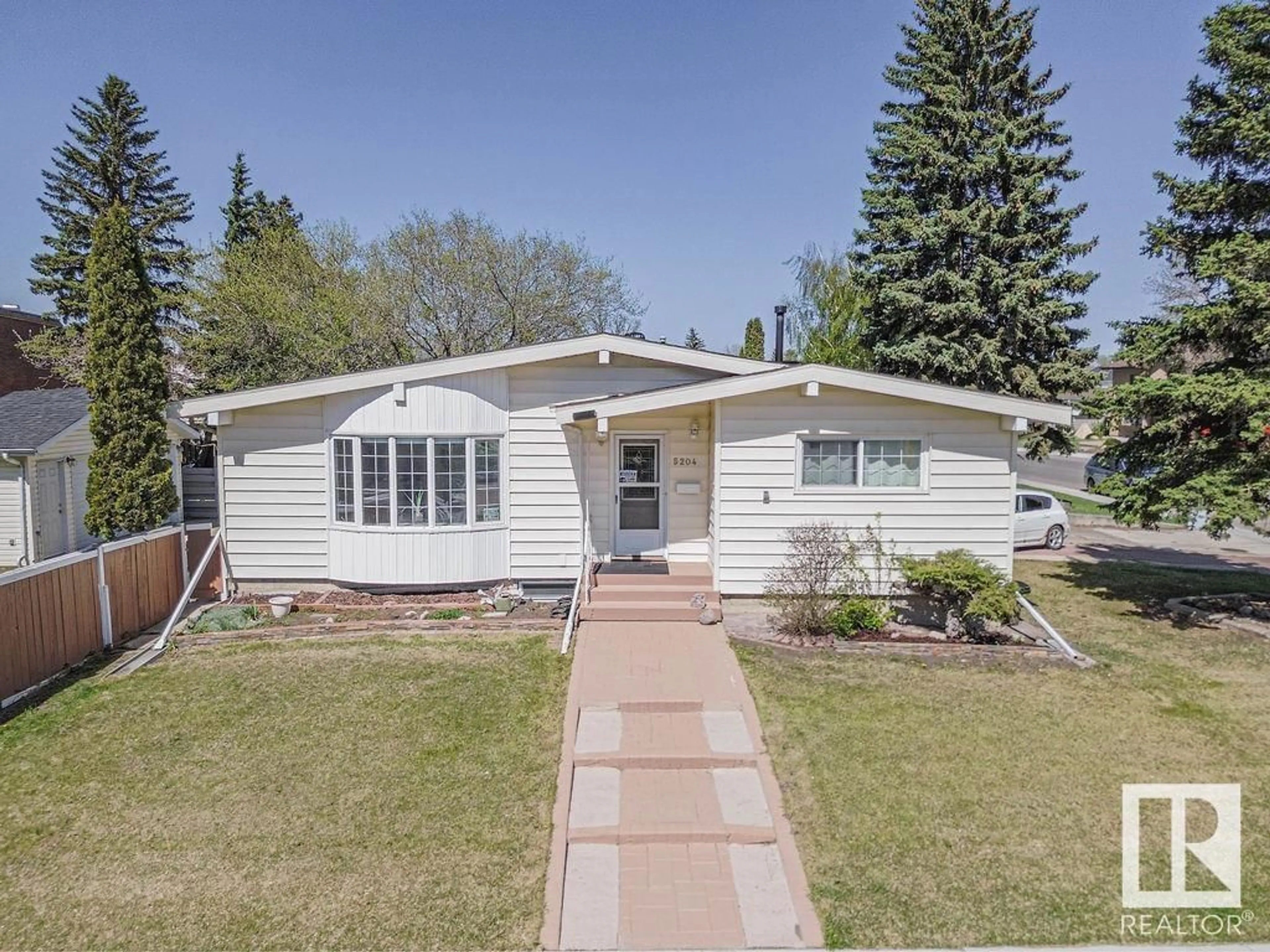 Home with vinyl exterior material, street for NW - 5204 109 ST, Edmonton Alberta T6H3A4