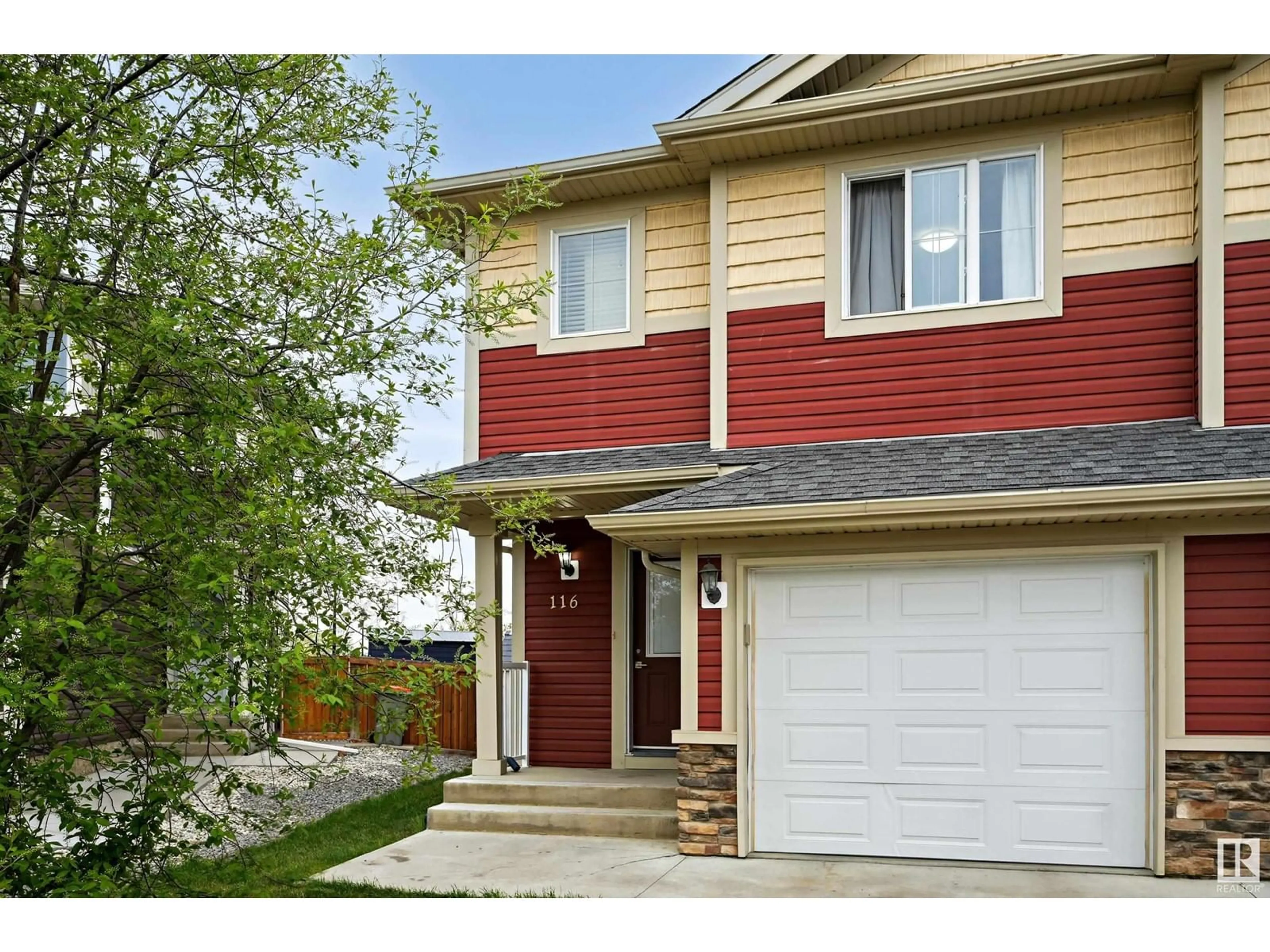 Home with vinyl exterior material, street for 116 WILLOWS EN, Stony Plain Alberta T7Z0H7