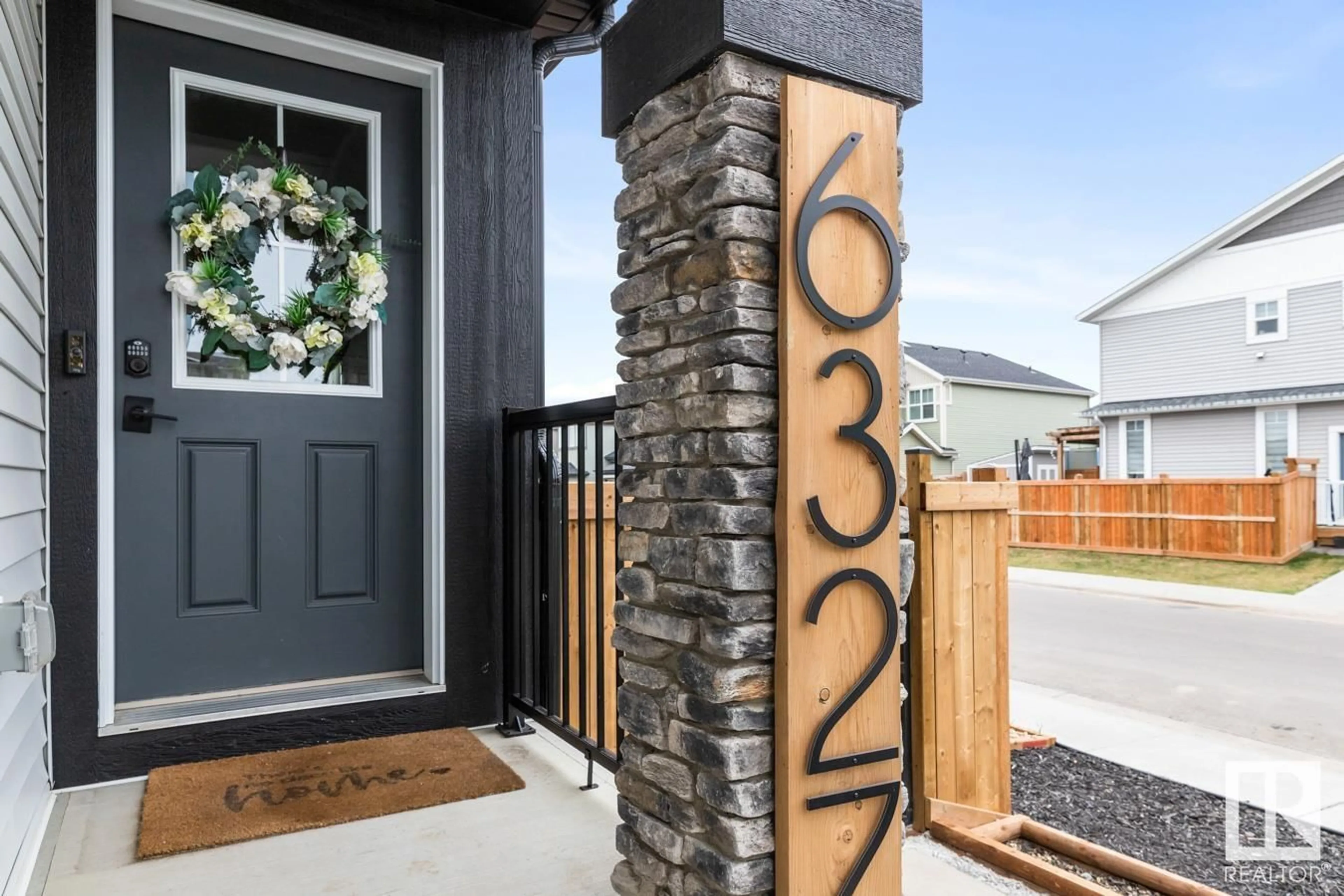 Indoor entryway for 6327 173 AV, Edmonton Alberta T5Y3Y3