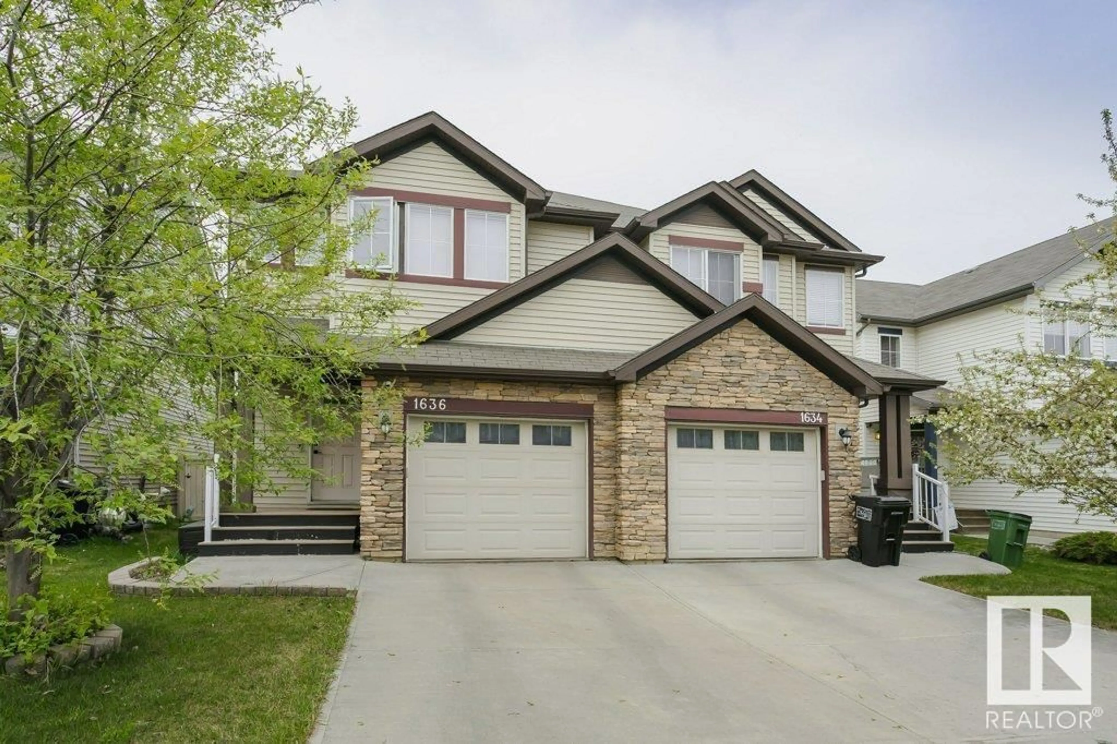 Home with vinyl exterior material, street for SW - 1636 64 ST, Edmonton Alberta T6X0N2