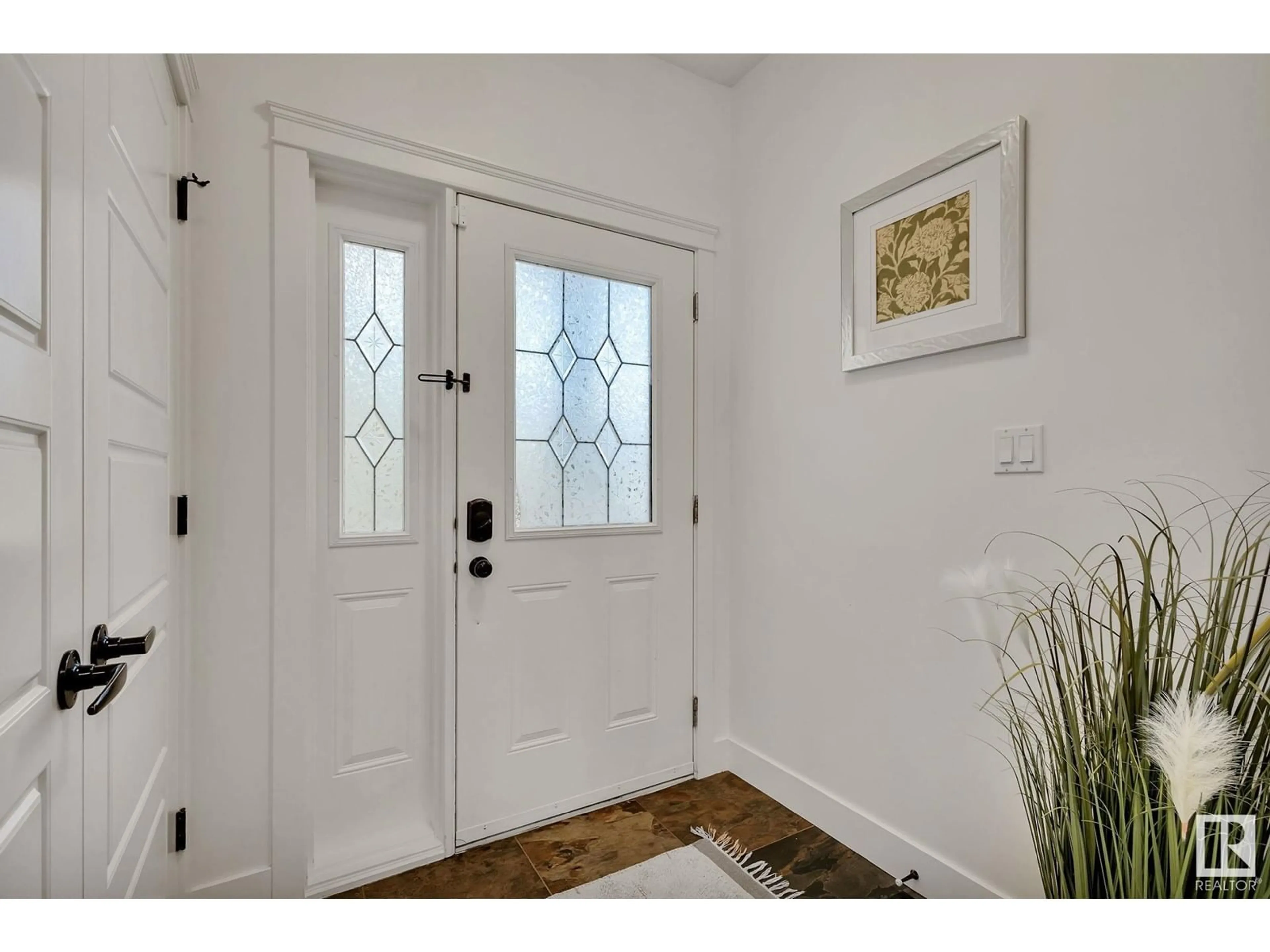 Indoor entryway for 1315 72 ST, Edmonton Alberta T6X0H2