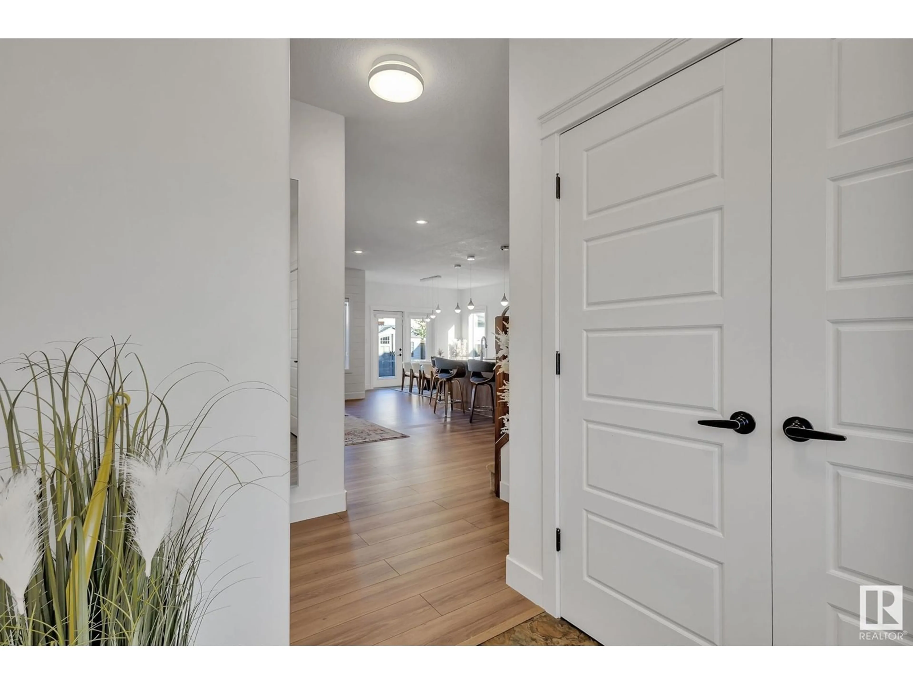 Indoor entryway for 1315 72 ST, Edmonton Alberta T6X0H2