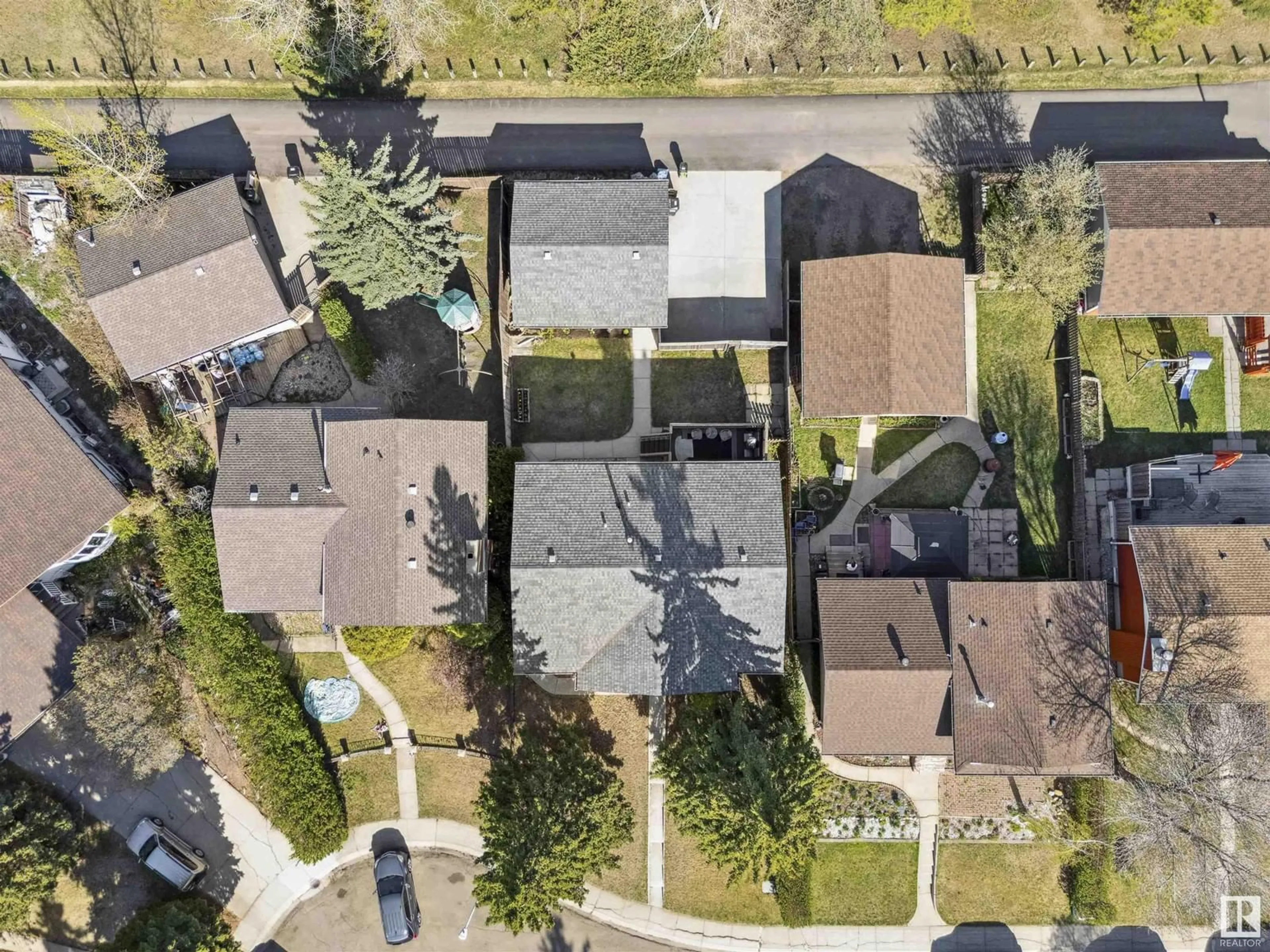 A pic from outside/outdoor area/front of a property/back of a property/a pic from drone, street for 1855 51 ST, Edmonton Alberta T6L1X4
