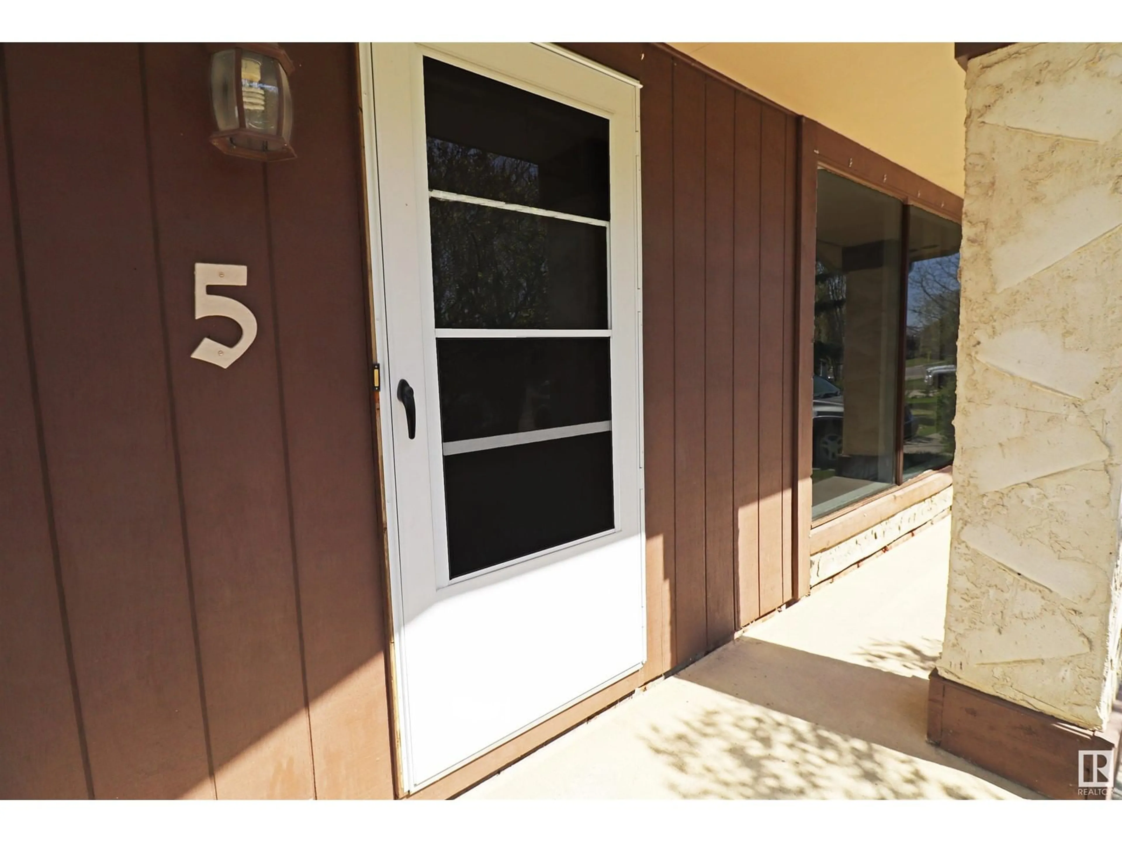 Indoor entryway for 5 OATWAY DR, Stony Plain Alberta T7Z1E9