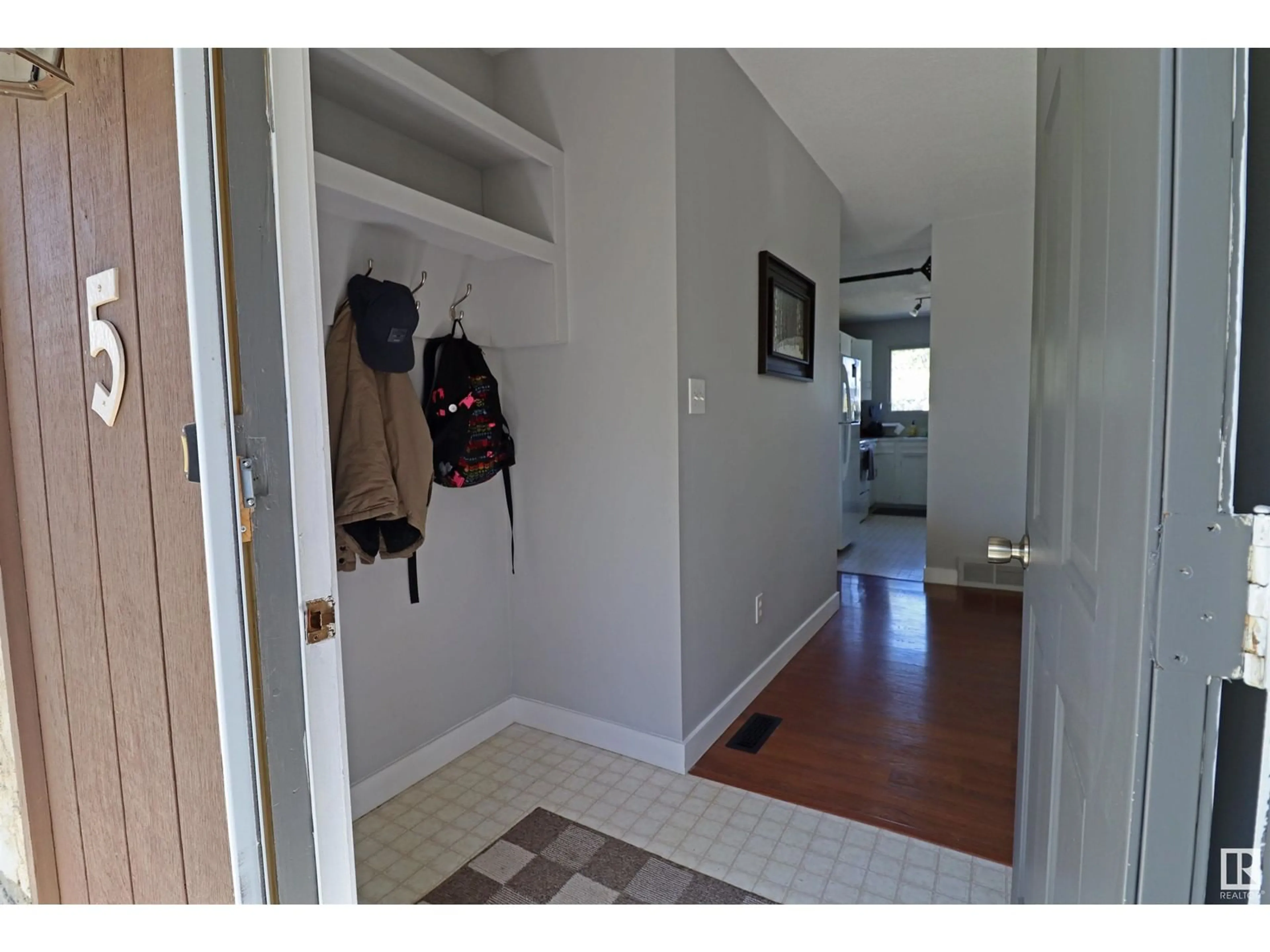 Indoor entryway for 5 OATWAY DR, Stony Plain Alberta T7Z1E9