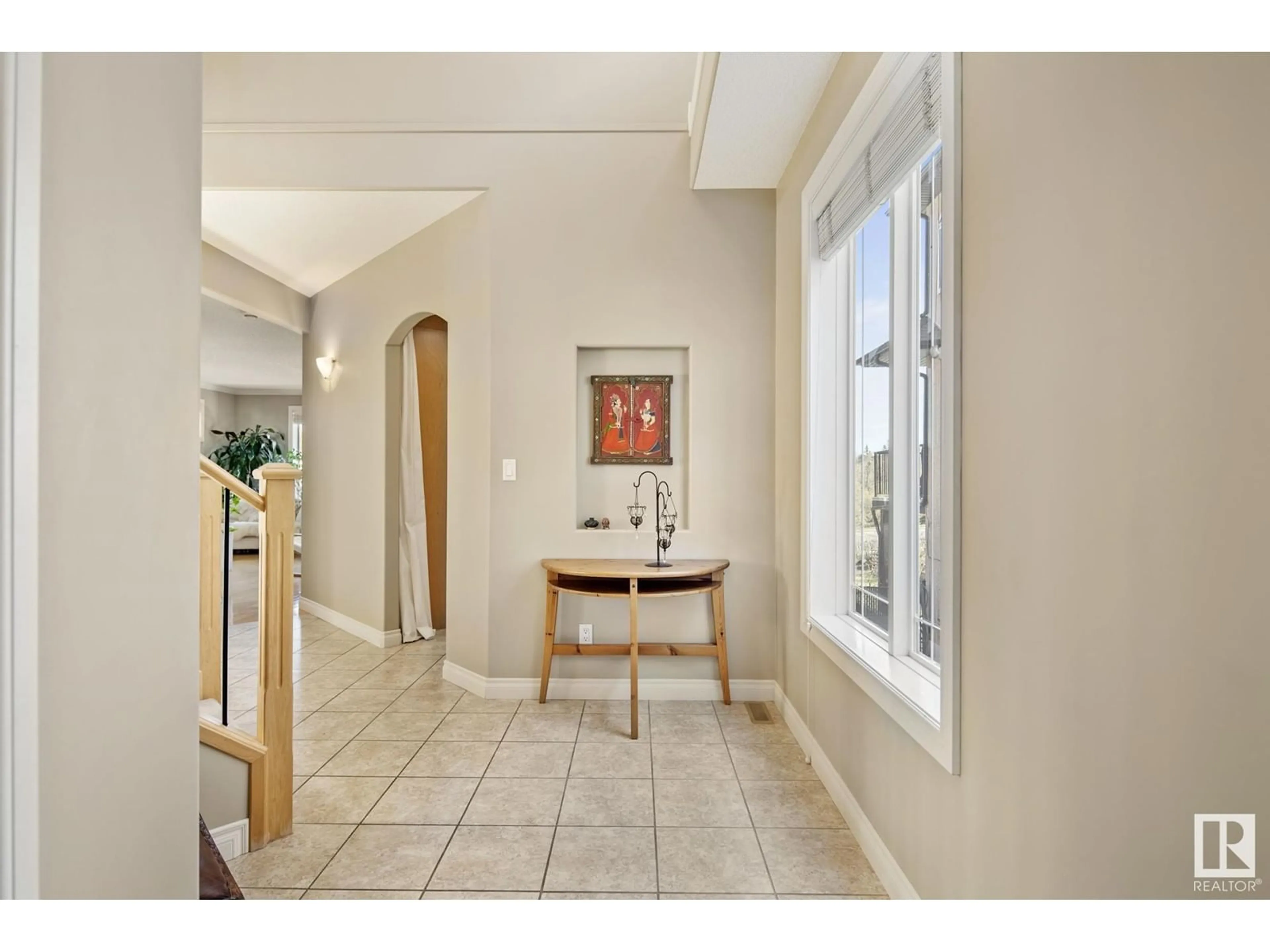 Indoor entryway for 19 MISSION AV, St. Albert Alberta T8N1H6