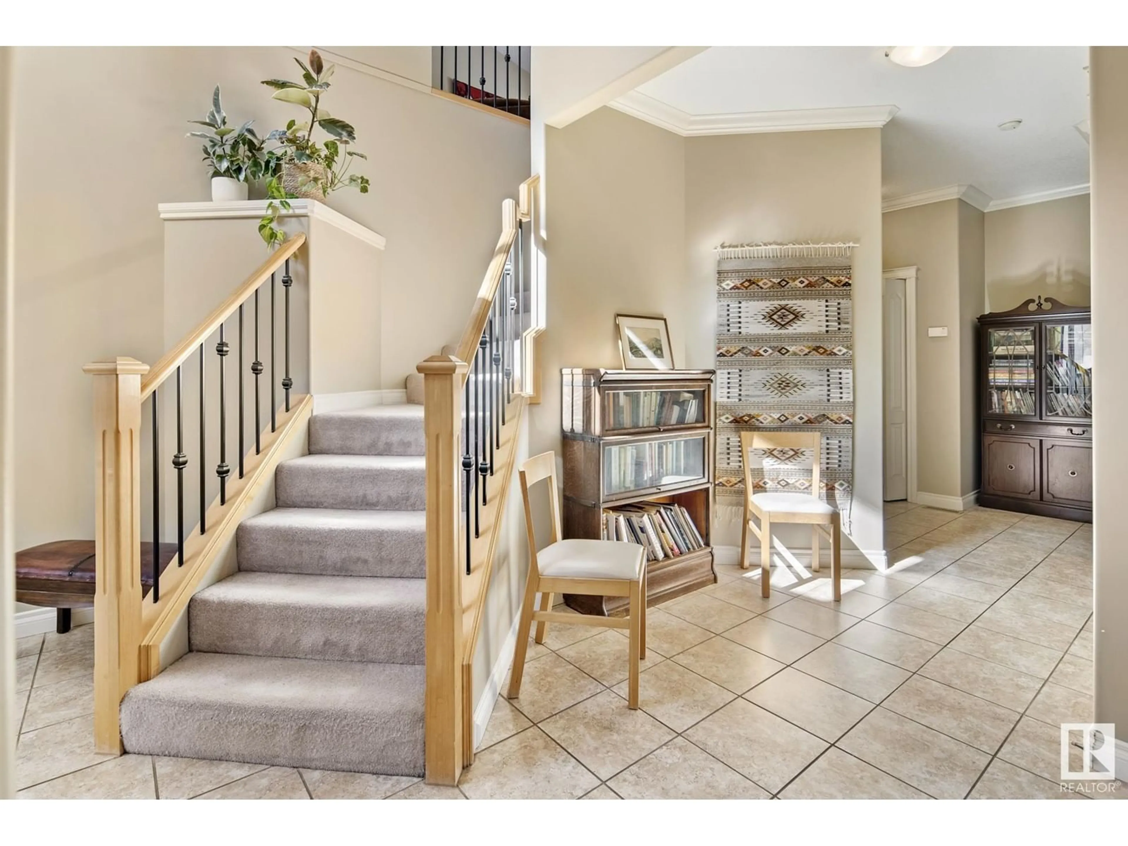 Indoor entryway for 19 MISSION AV, St. Albert Alberta T8N1H6