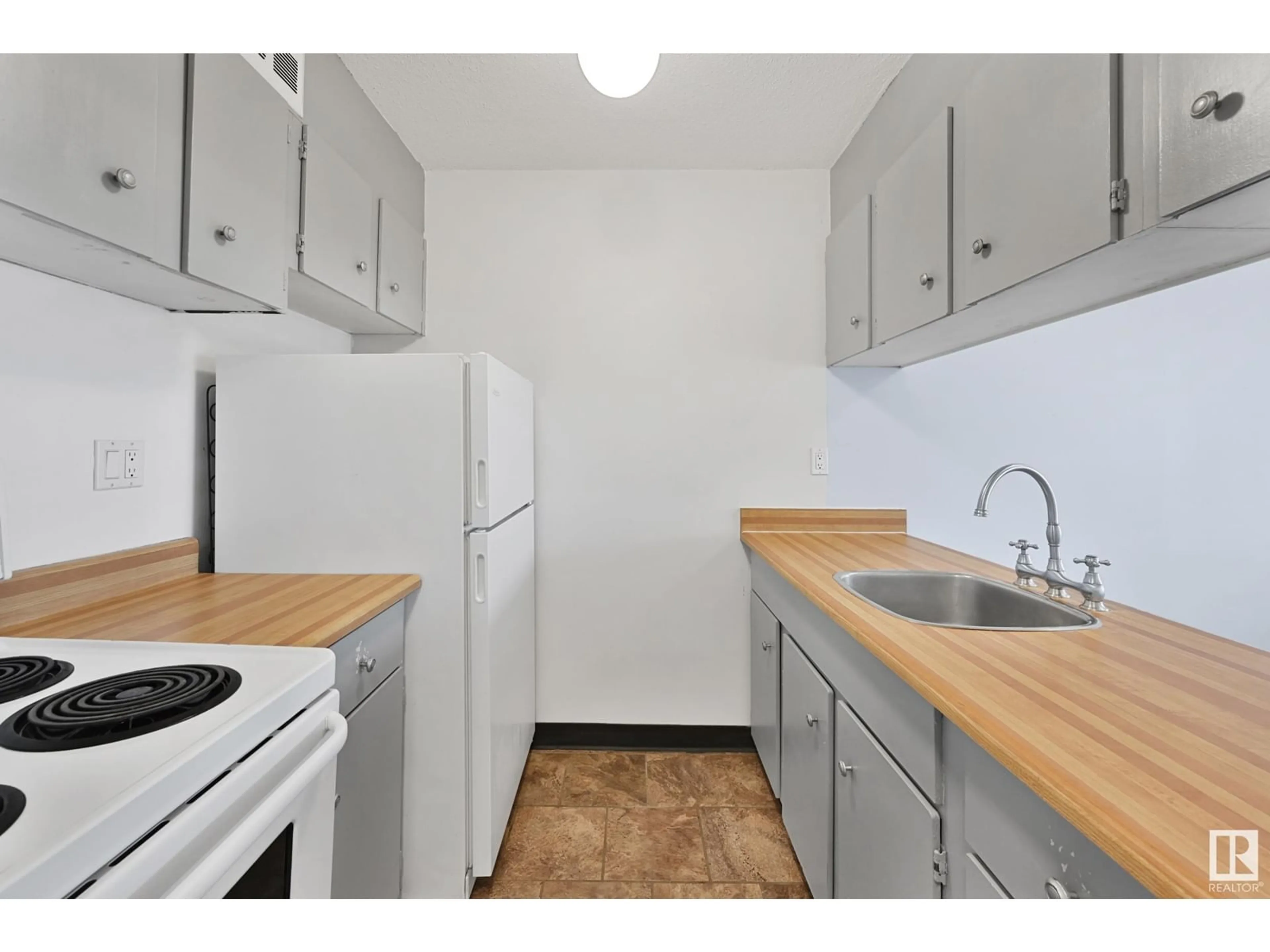 Standard kitchen, unknown for 10160 - 723 114 ST, Edmonton Alberta T5K2L2