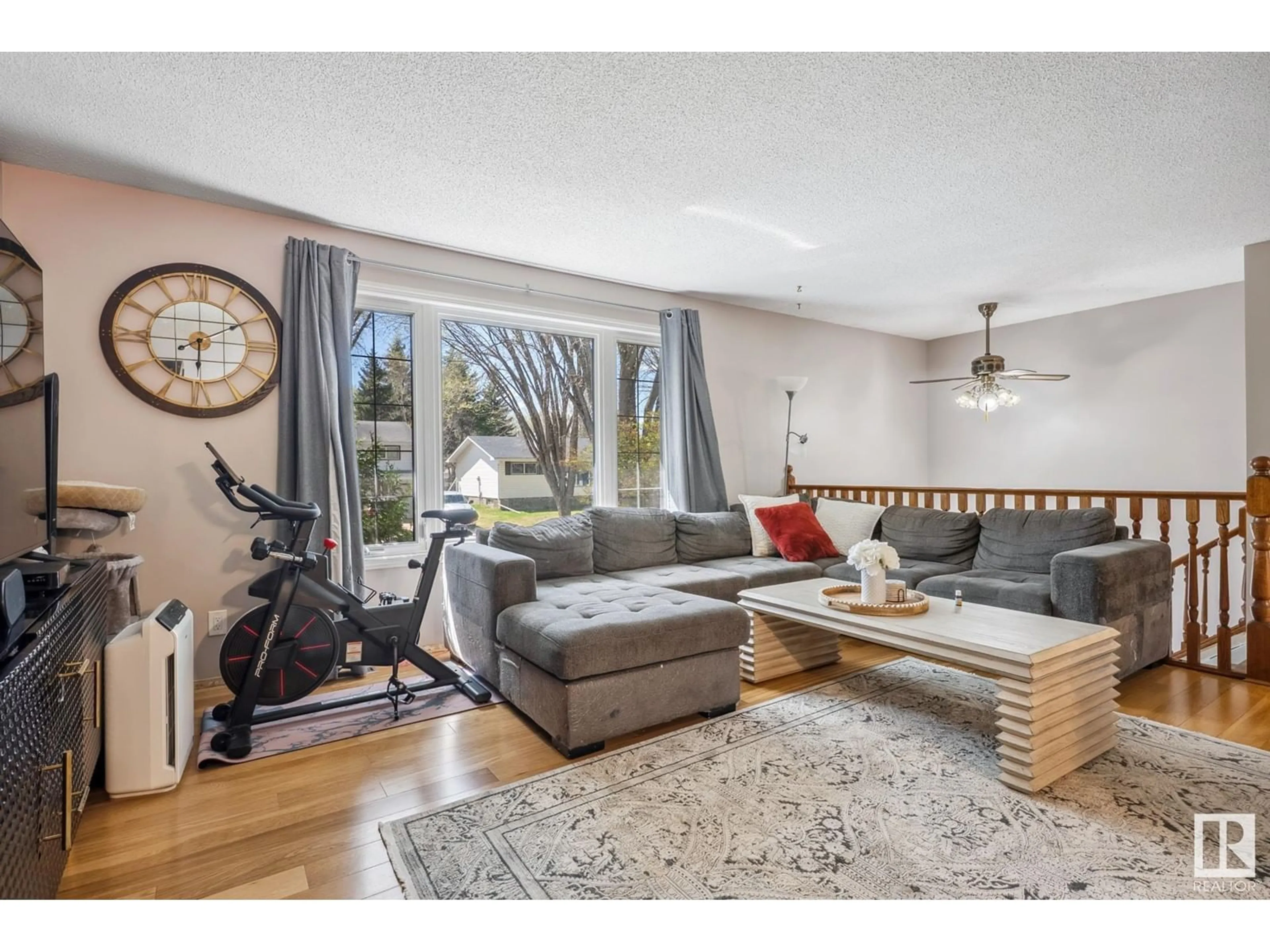 Living room with furniture, wood/laminate floor for 31 FLEETWOOD CR, St. Albert Alberta T8N1R4
