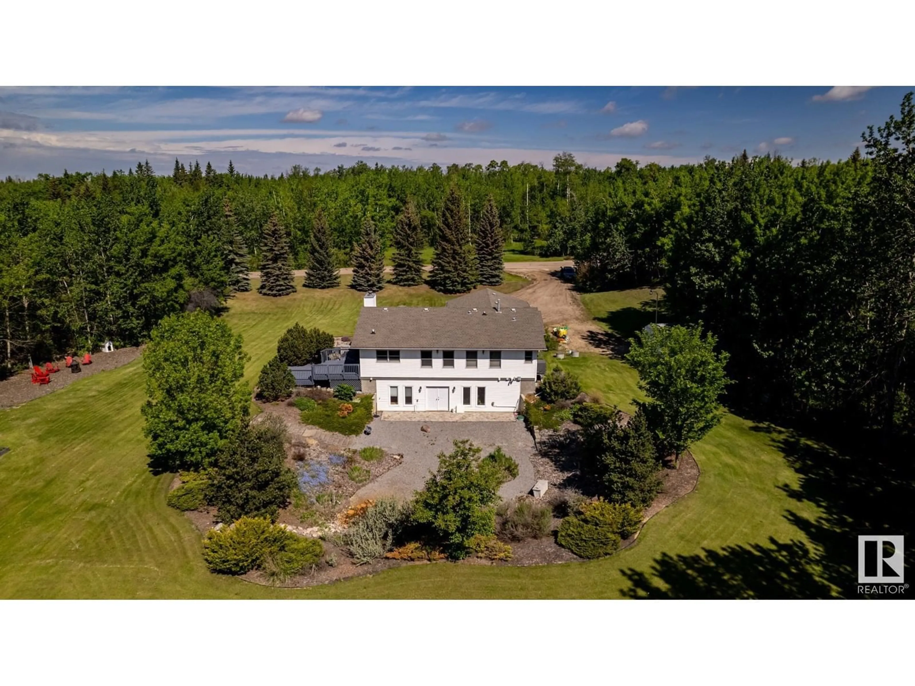 A pic from outside/outdoor area/front of a property/back of a property/a pic from drone, unknown for 52225 - 194 RGE ROAD 232, Rural Strathcona County Alberta T8B1L5