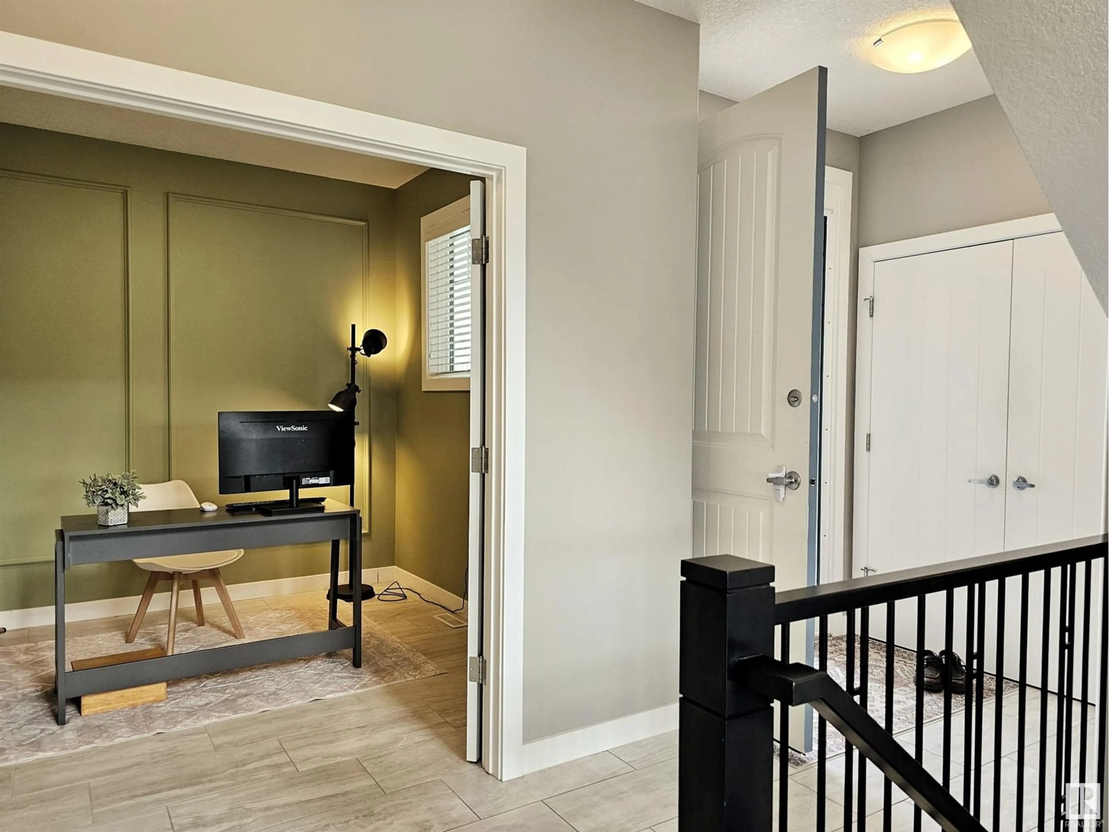 Indoor entryway for 1812 TANAGER CL, Edmonton Alberta T8N0N2