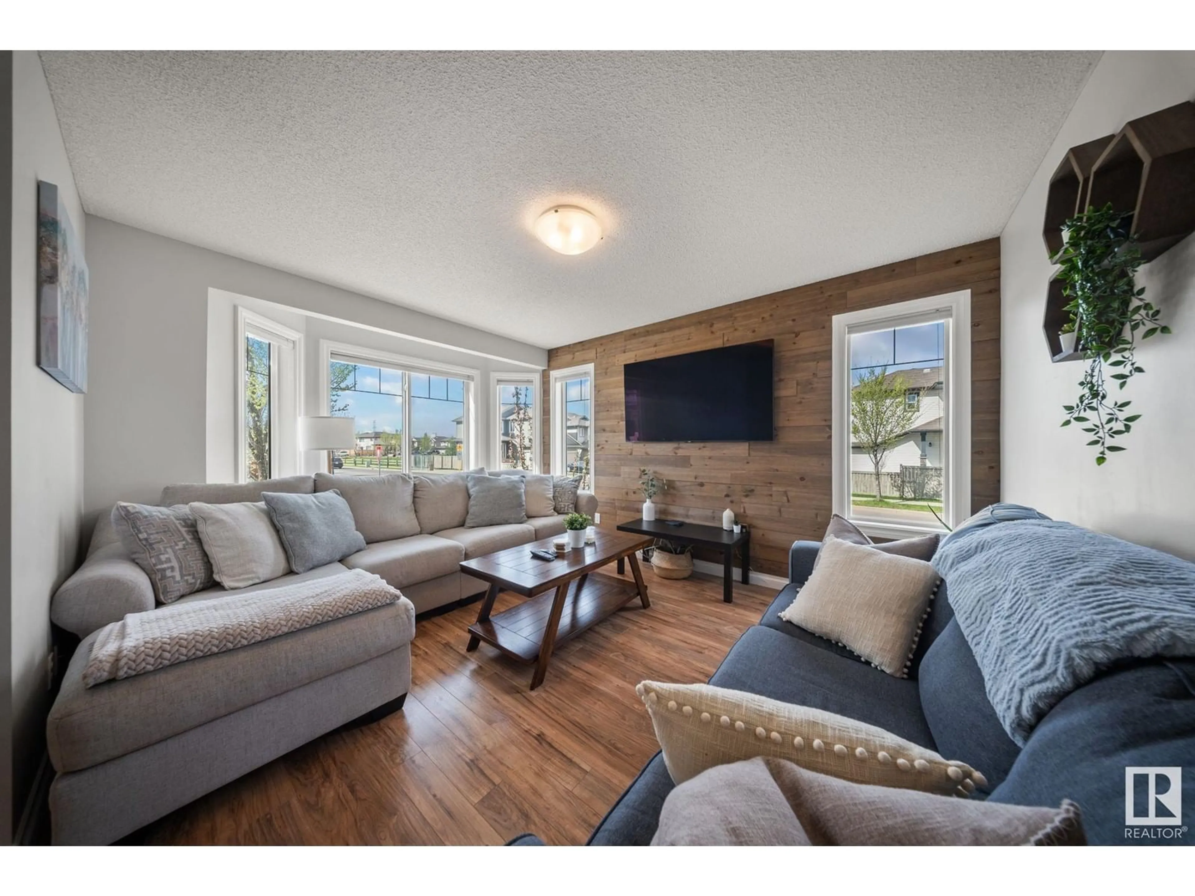 Living room with furniture, wood/laminate floor for 3118 15 AV NW, Edmonton Alberta T6T0V2