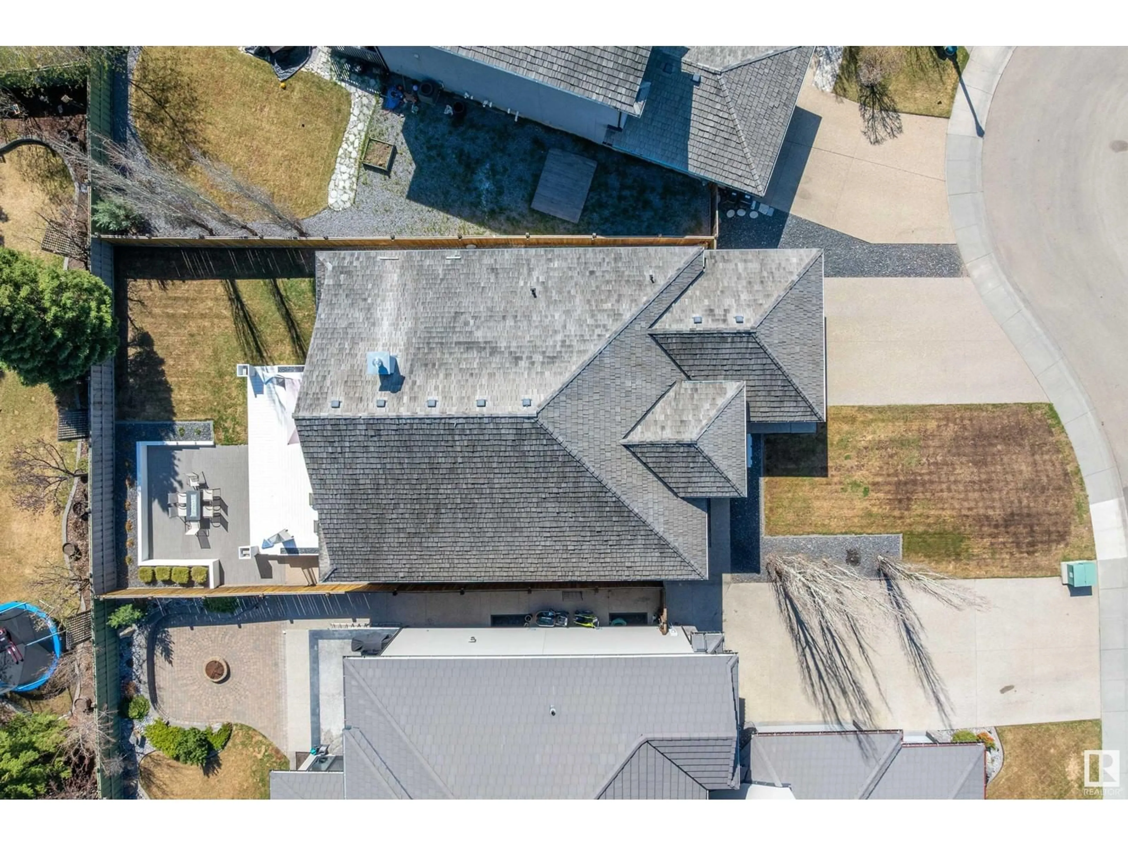 A pic from outside/outdoor area/front of a property/back of a property/a pic from drone, street for 152 WEBER CL, Edmonton Alberta T6M0L4