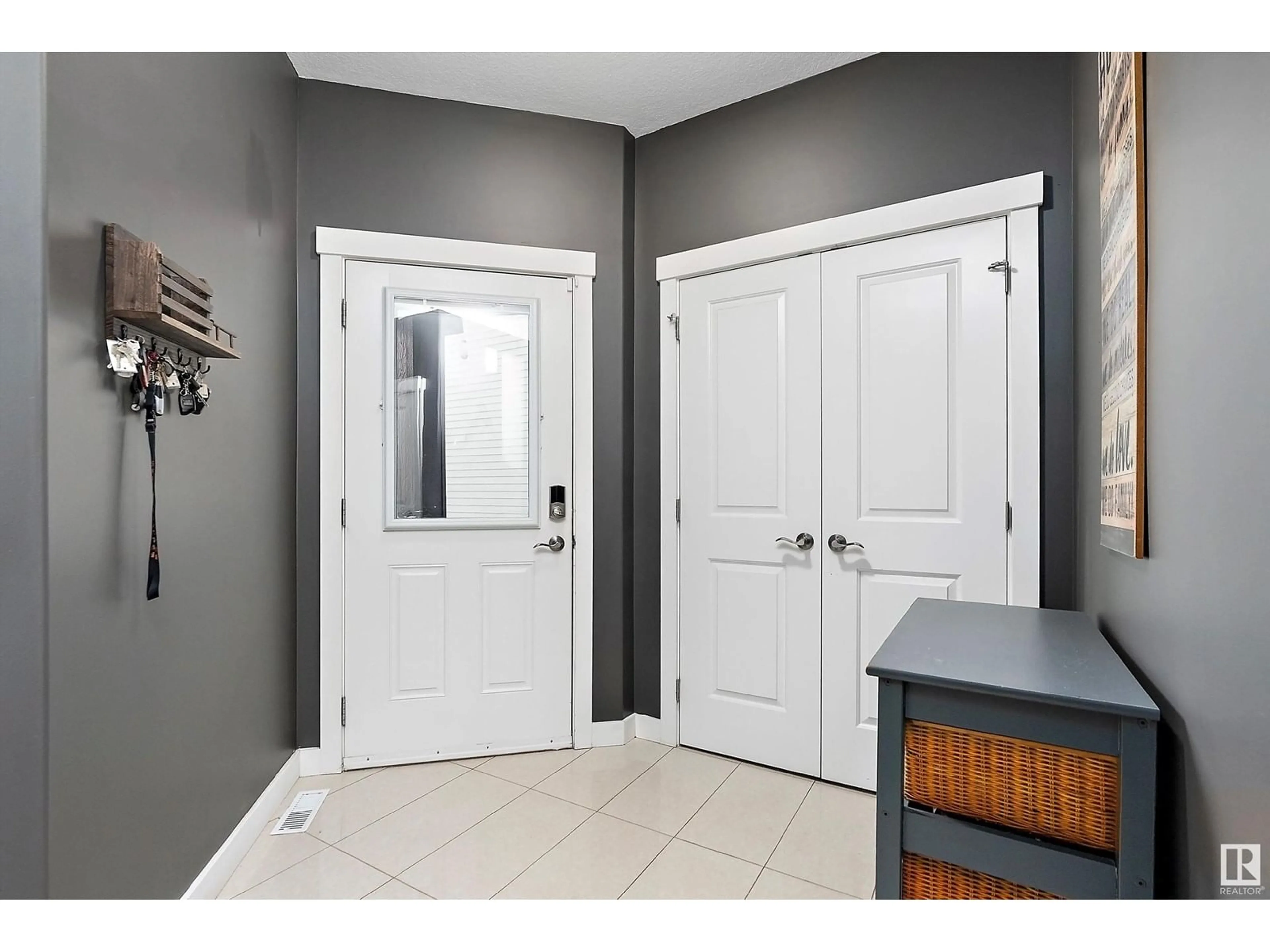 Indoor entryway for 5021 53 AV, Calmar Alberta T0C0V0