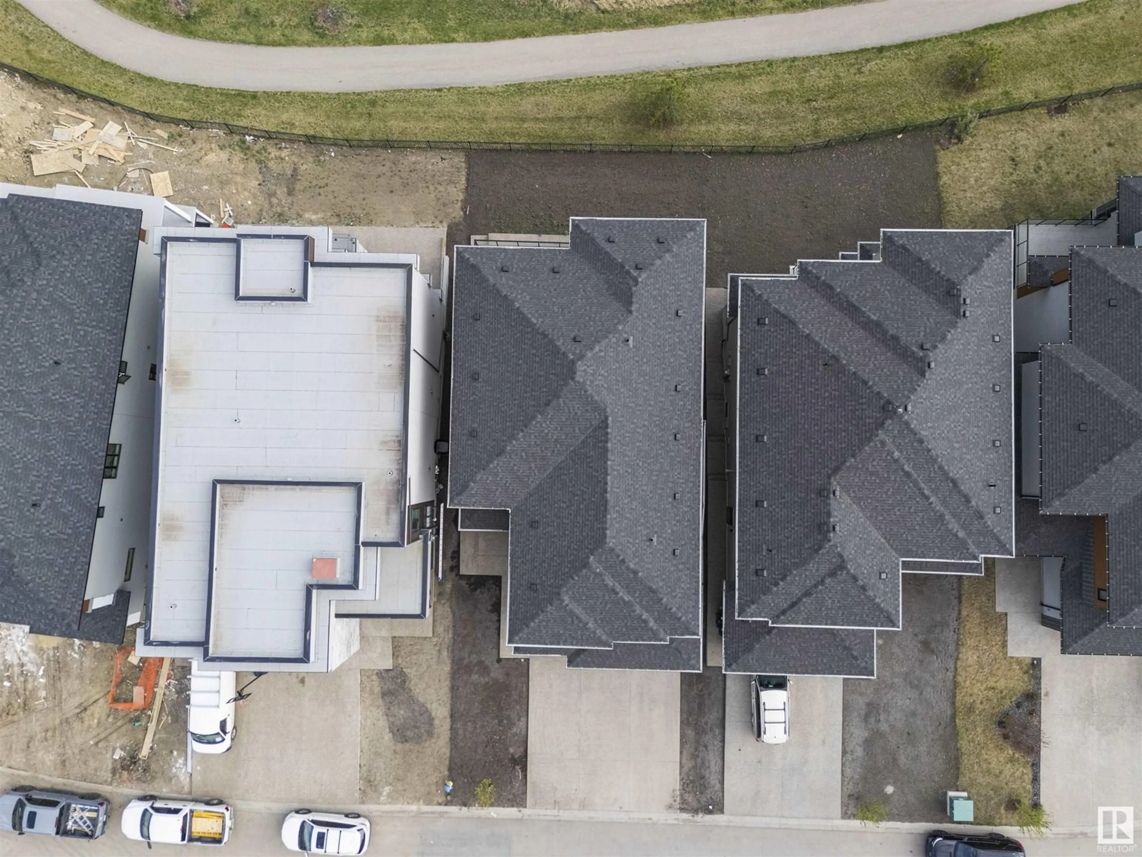 A pic from outside/outdoor area/front of a property/back of a property/a pic from drone, street for 5611 CAUTLEY COVE CV, Edmonton Alberta T6W4P7