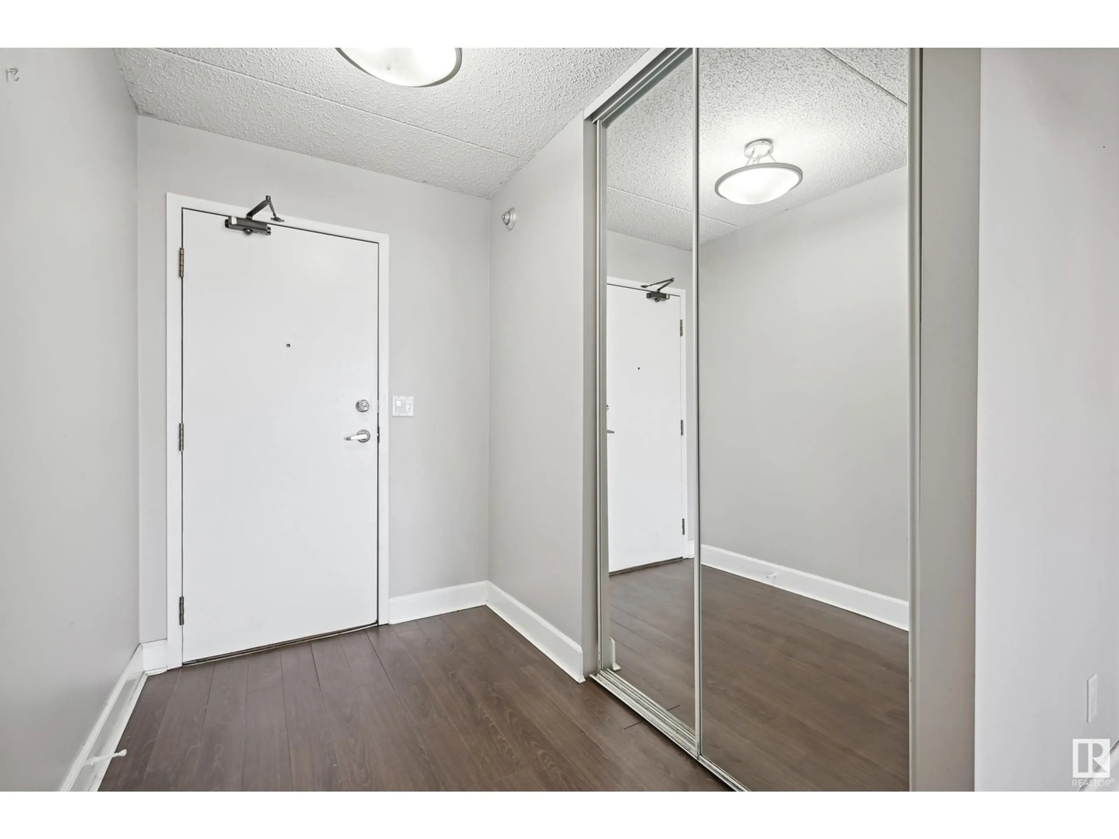 Indoor entryway for 9917 - 1103 110 ST, Edmonton Alberta T5K2N4