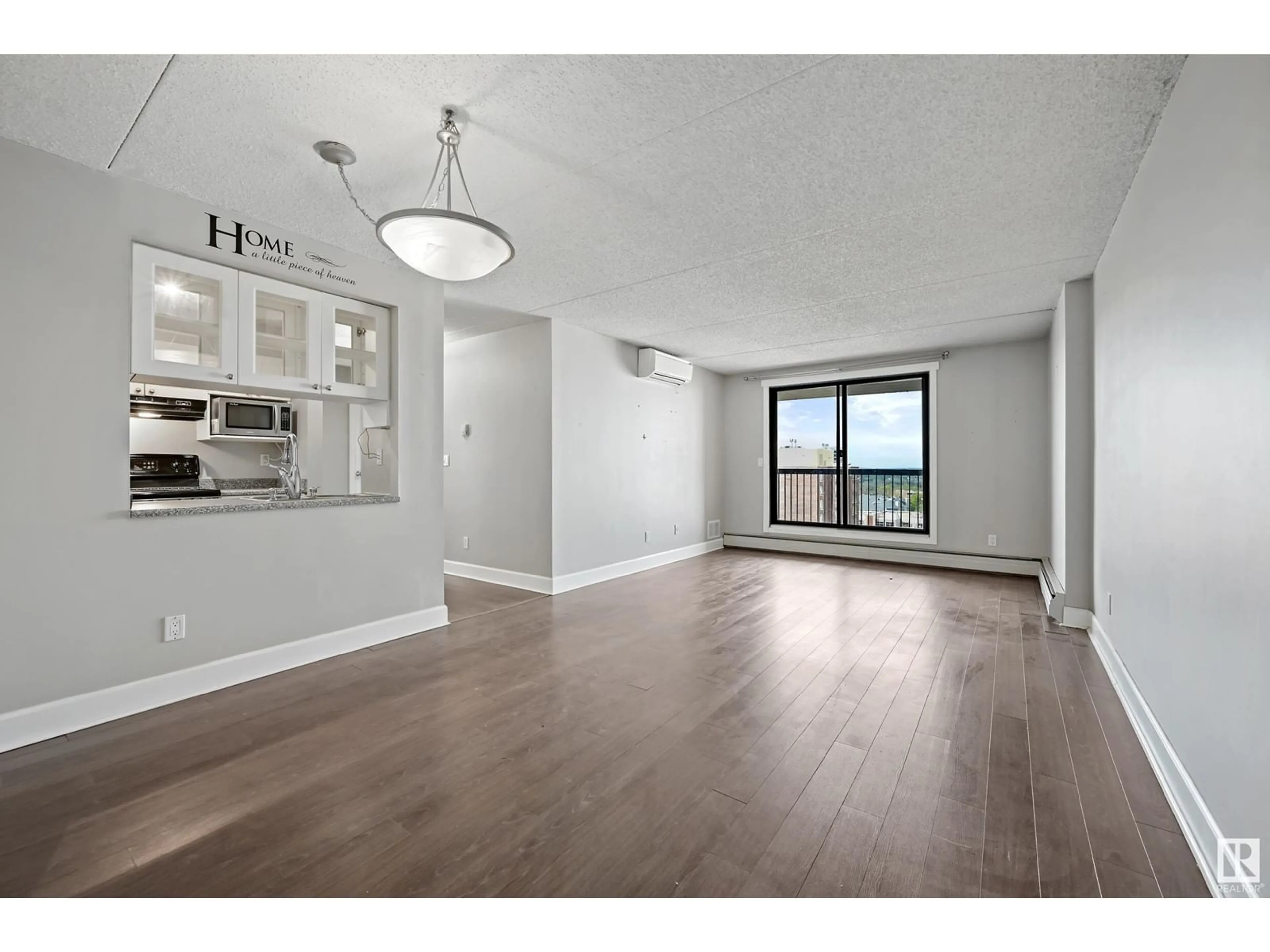 A pic of a room for 9917 - 1103 110 ST, Edmonton Alberta T5K2N4