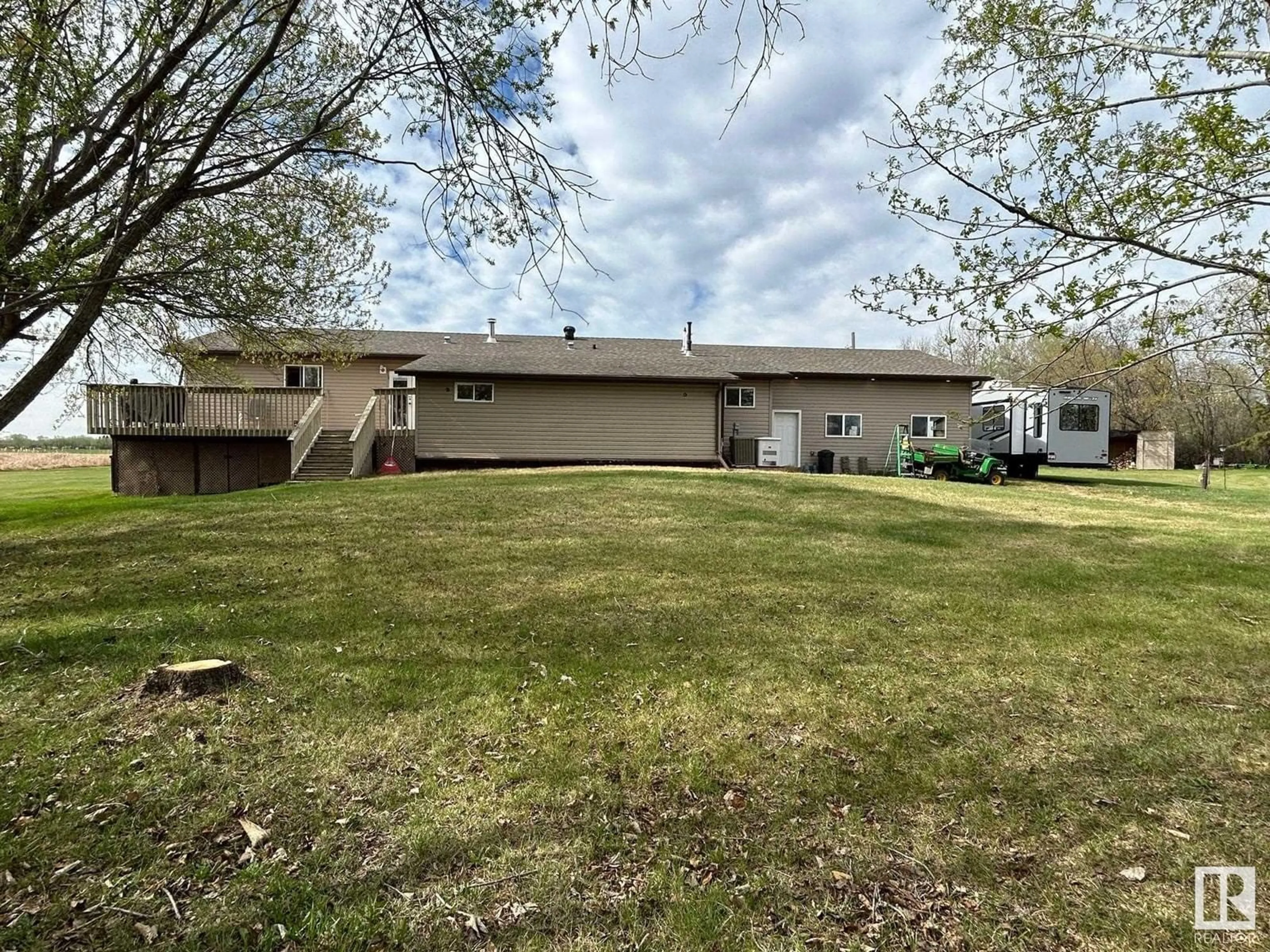 A pic from outside/outdoor area/front of a property/back of a property/a pic from drone, unknown for 61101 RGE RD 261, Rural Westlock County Alberta T7P2P4